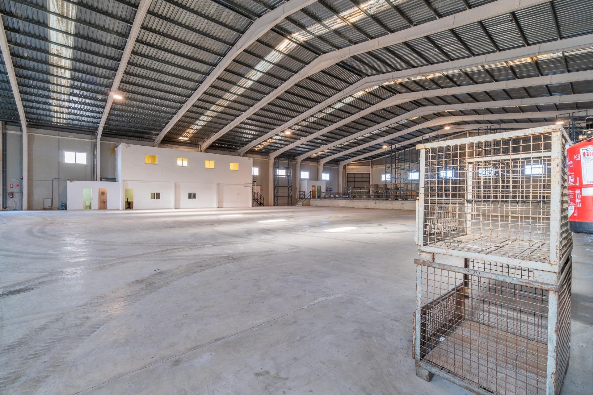 Alquiler a largo plazo - Commercial Unit -
Pilar de la Horadada - Polígono industrial Cañada de Práez