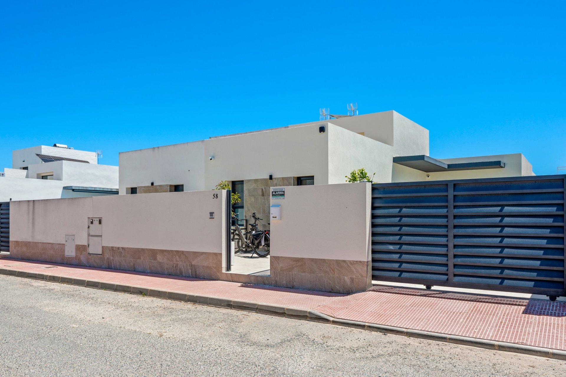 Återförsäljning - 6. Detached villa -
Daya Nueva - Costa Blanca South