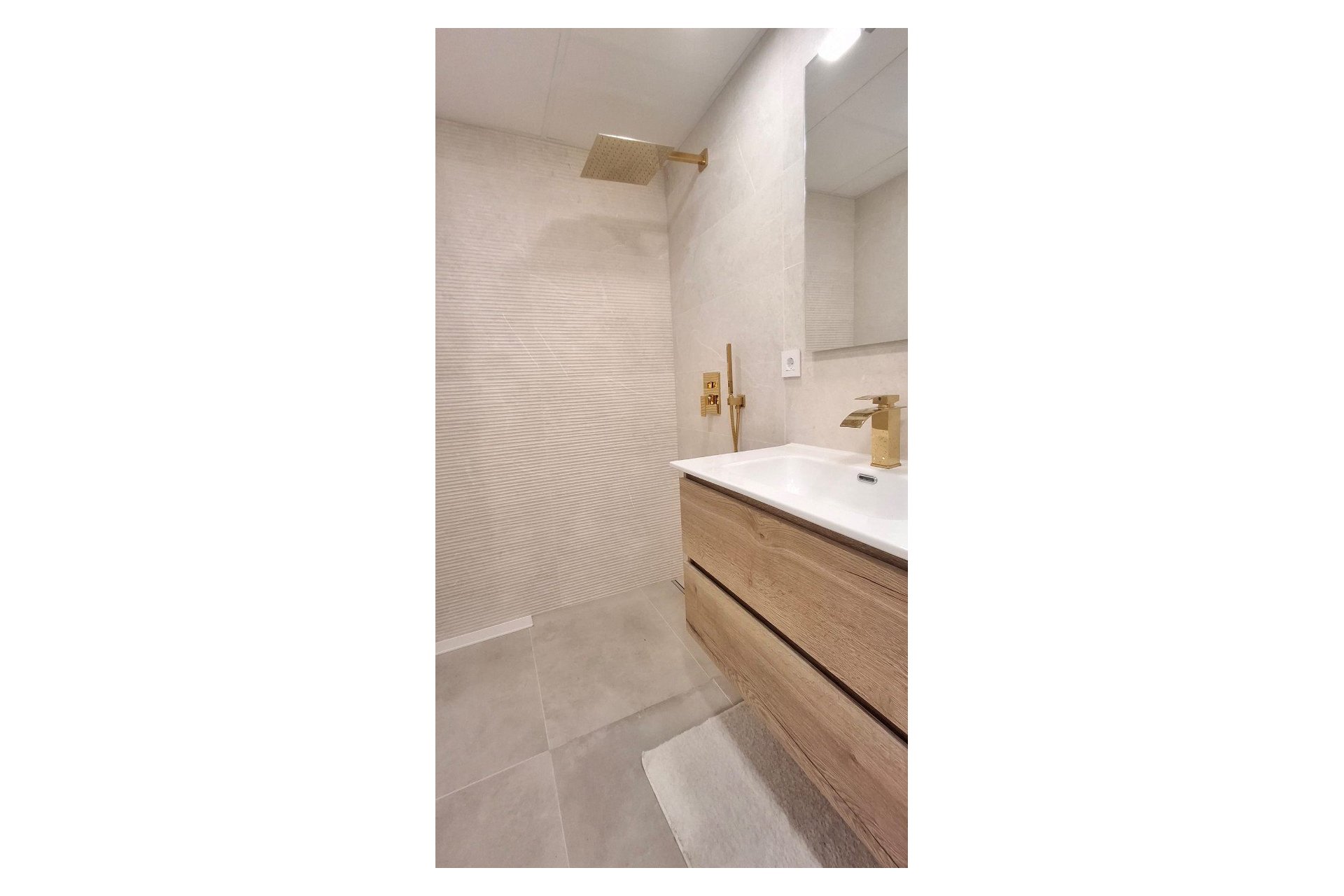 Återförsäljning - Apartament / Duplex -
Torrevieja - Playa Acequion