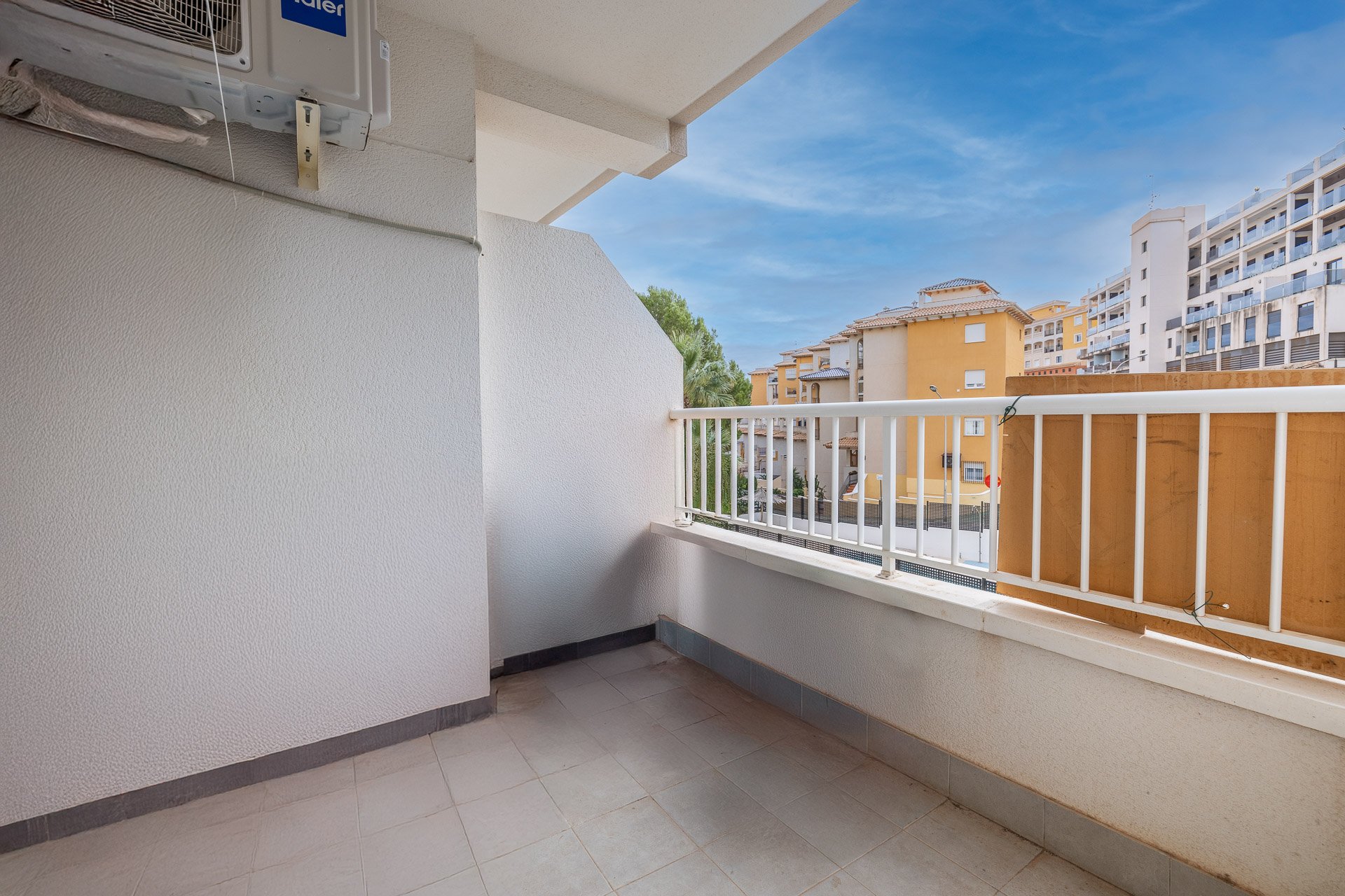 Återförsäljning - Apartamento -
Orihuela Costa - Campoamor