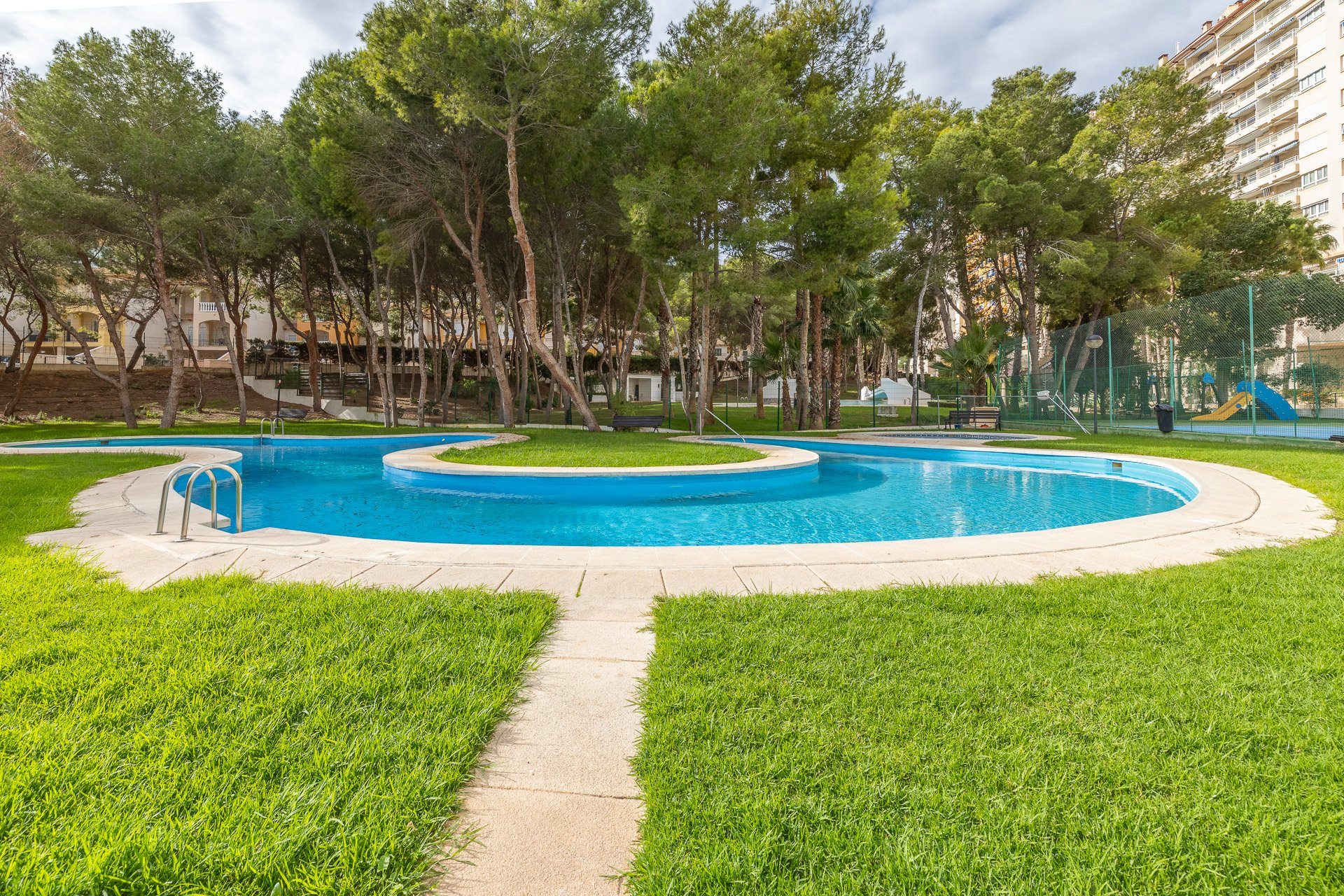 Återförsäljning - Apartamento -
Orihuela Costa - Campoamor