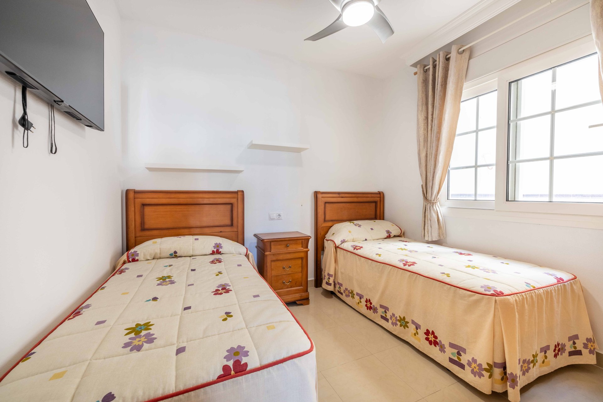 Återförsäljning - Apartamento -
Orihuela Costa - Villamartín