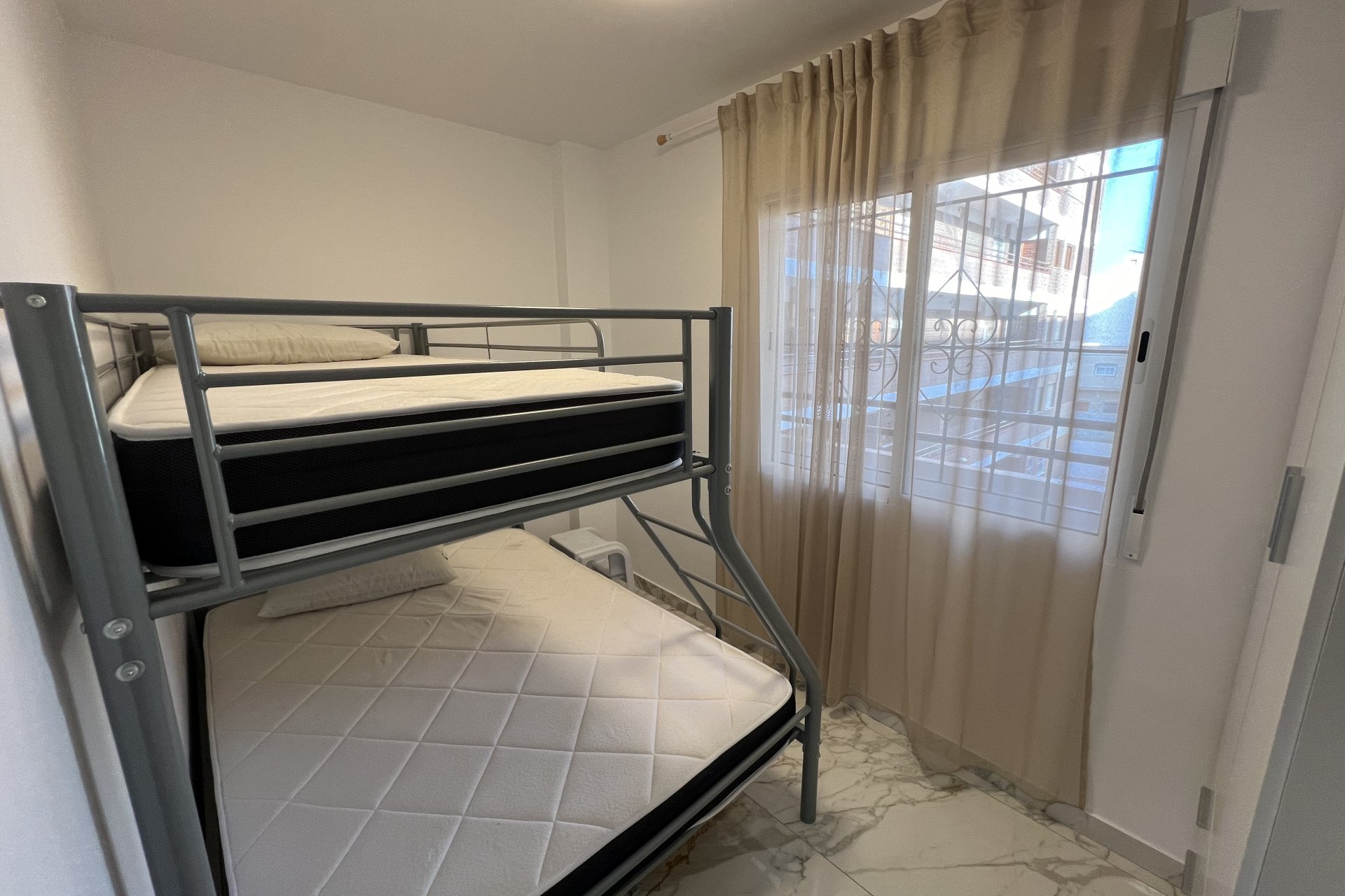 Återförsäljning - Apartamento -
Torrevieja - Center