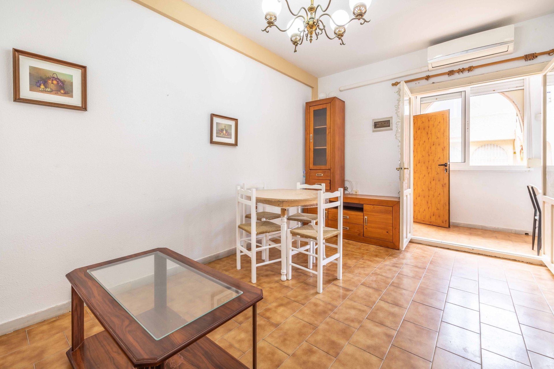 Återförsäljning - Apartamento -
Torrevieja - La Mata