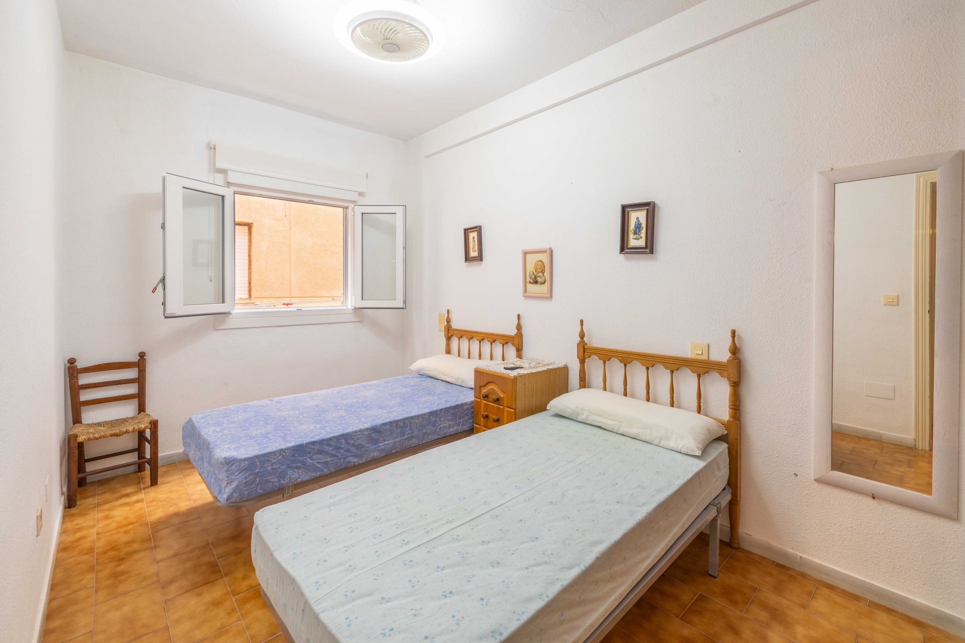 Återförsäljning - Apartamento -
Torrevieja - La Mata