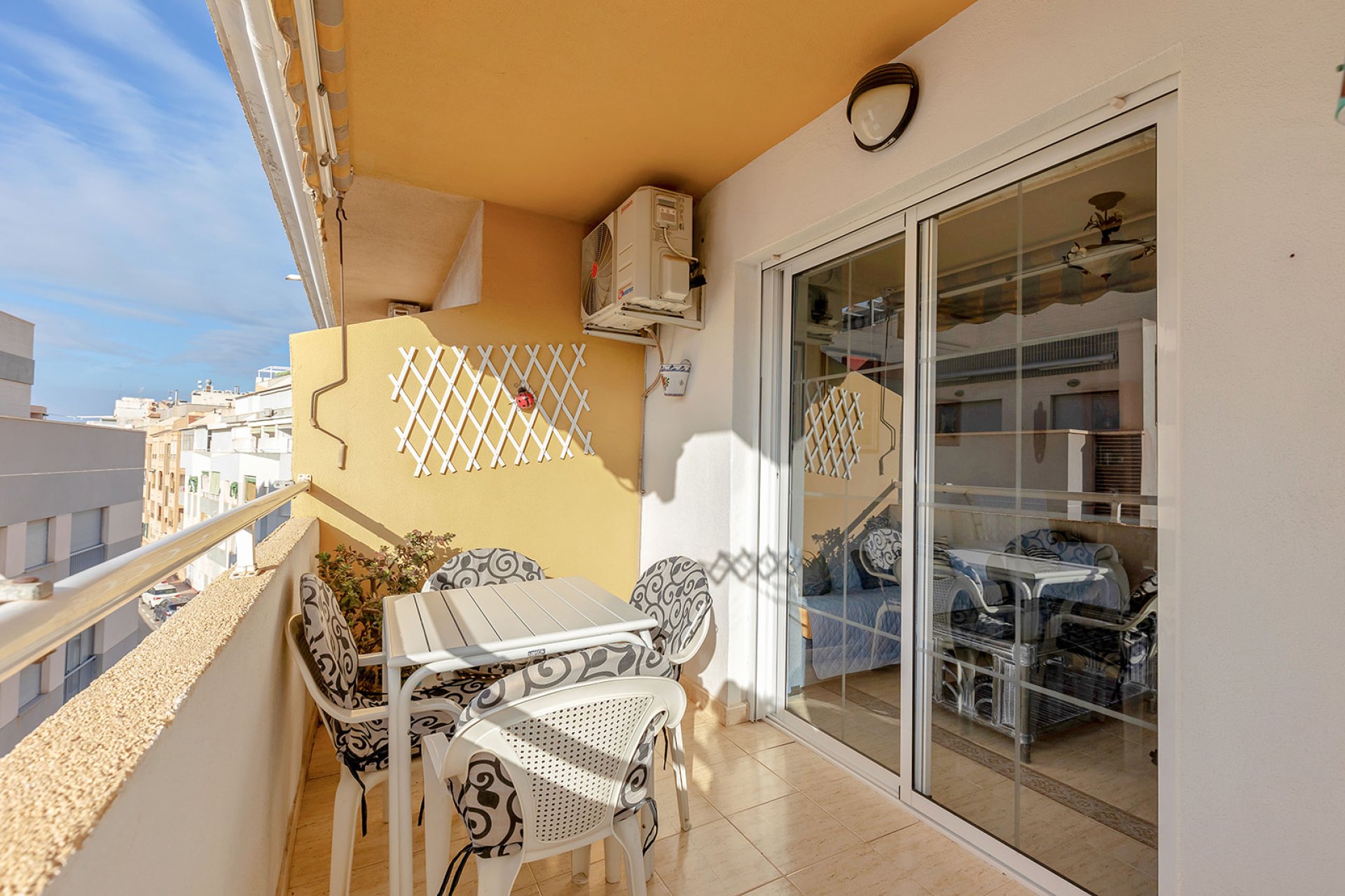 Återförsäljning - Apartamento -
Torrevieja - La Mata