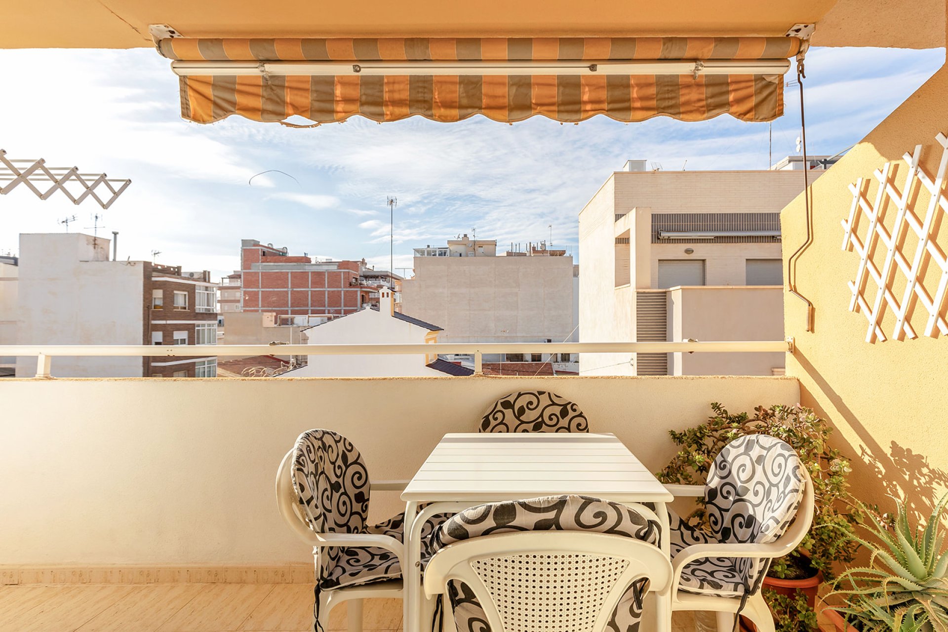 Återförsäljning - Apartamento -
Torrevieja - La Mata