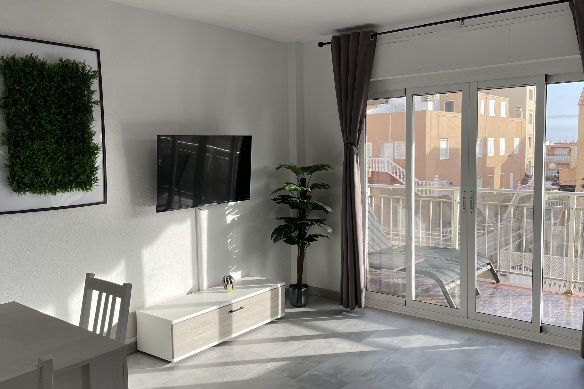 Återförsäljning - Apartamento -
Torrevieja - La Mata