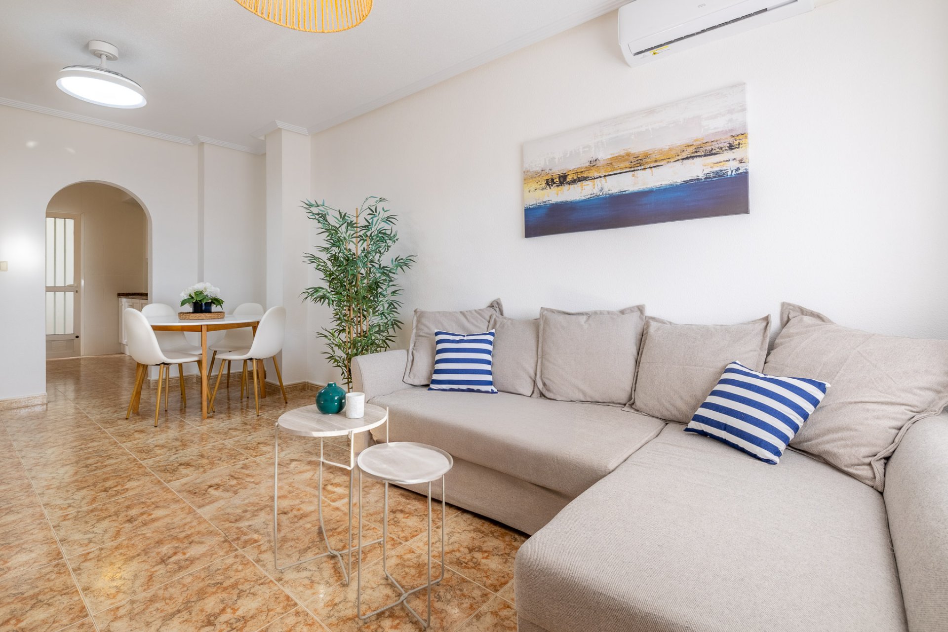 Återförsäljning - Apartamento -
Torrevieja - Los Altos