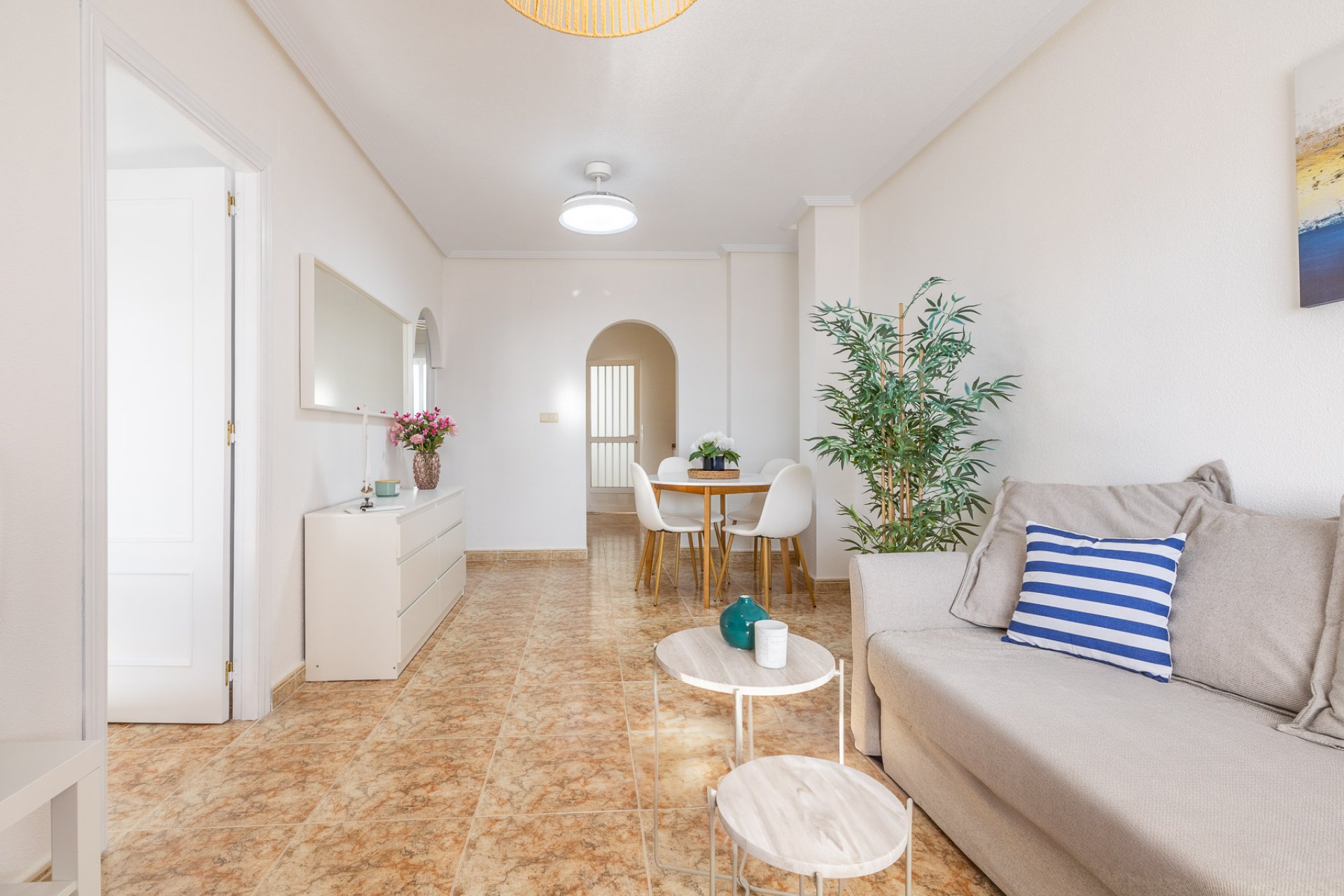 Återförsäljning - Apartamento -
Torrevieja - Los Altos