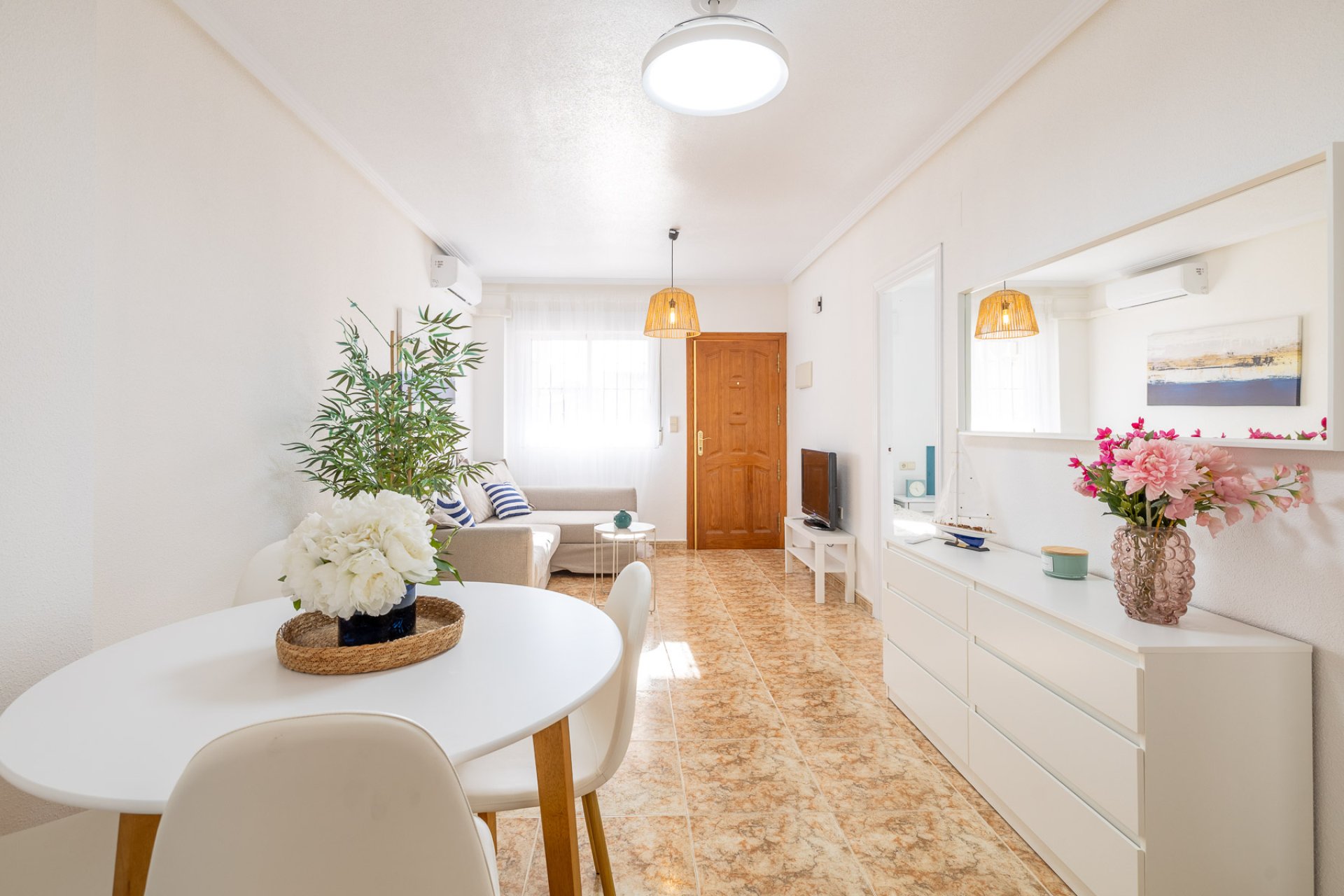 Återförsäljning - Apartamento -
Torrevieja - Los Altos