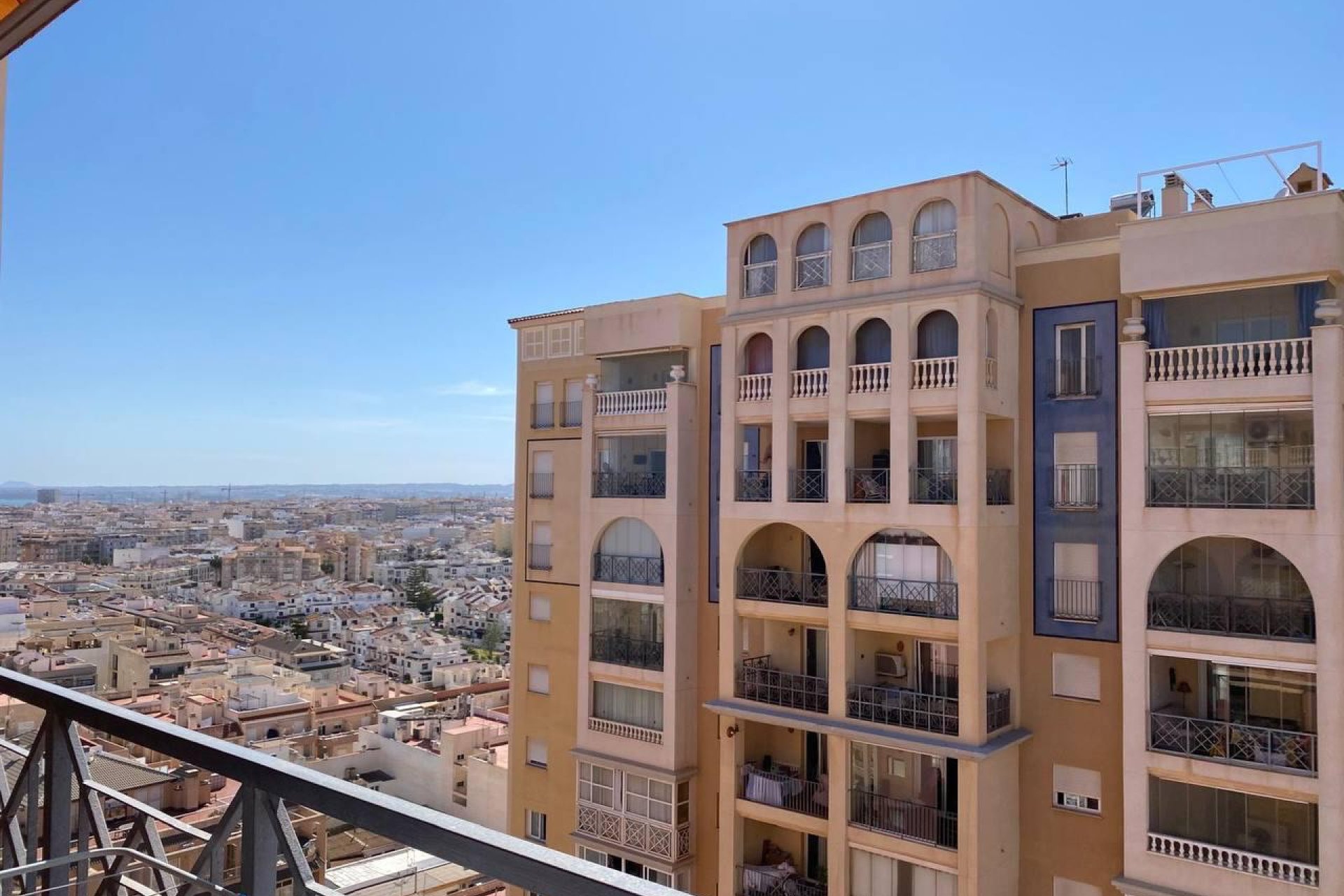 Återförsäljning - Apartamento -
Torrevieja - Playa de los Locos