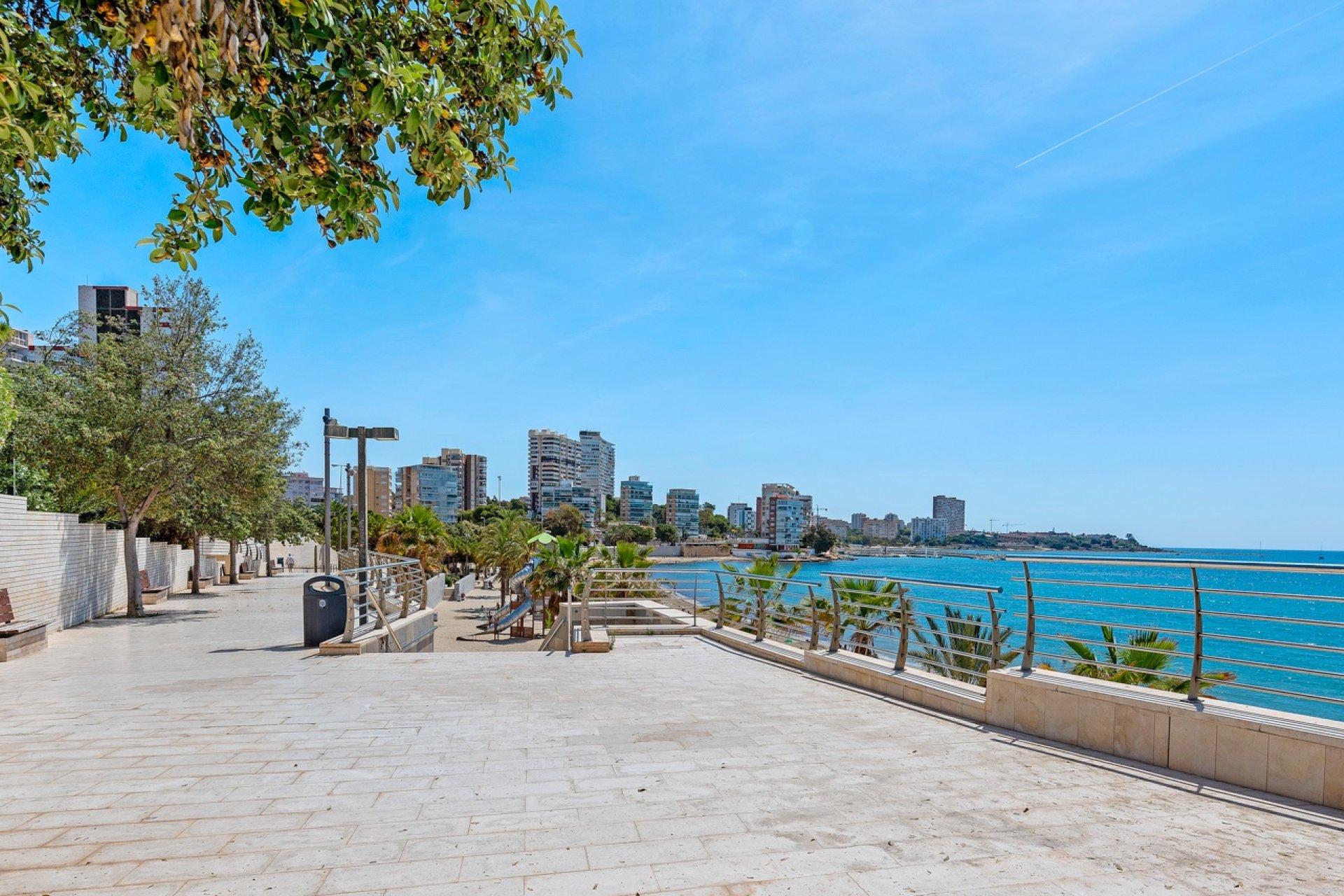 Återförsäljning - Apartment -
Alicante