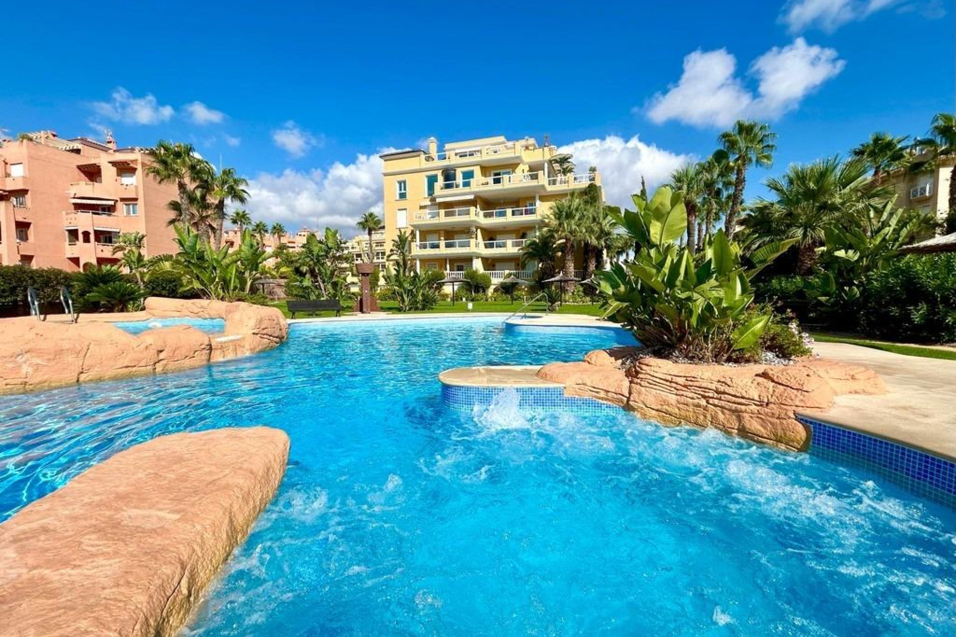 Återförsäljning - Apartment -
Dehesa de campoamor - Campoamor