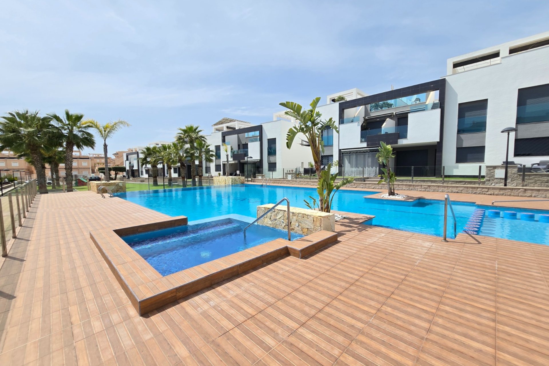 Återförsäljning - Apartment / Flat * -
Orihuela Costa * - Punta Prima *