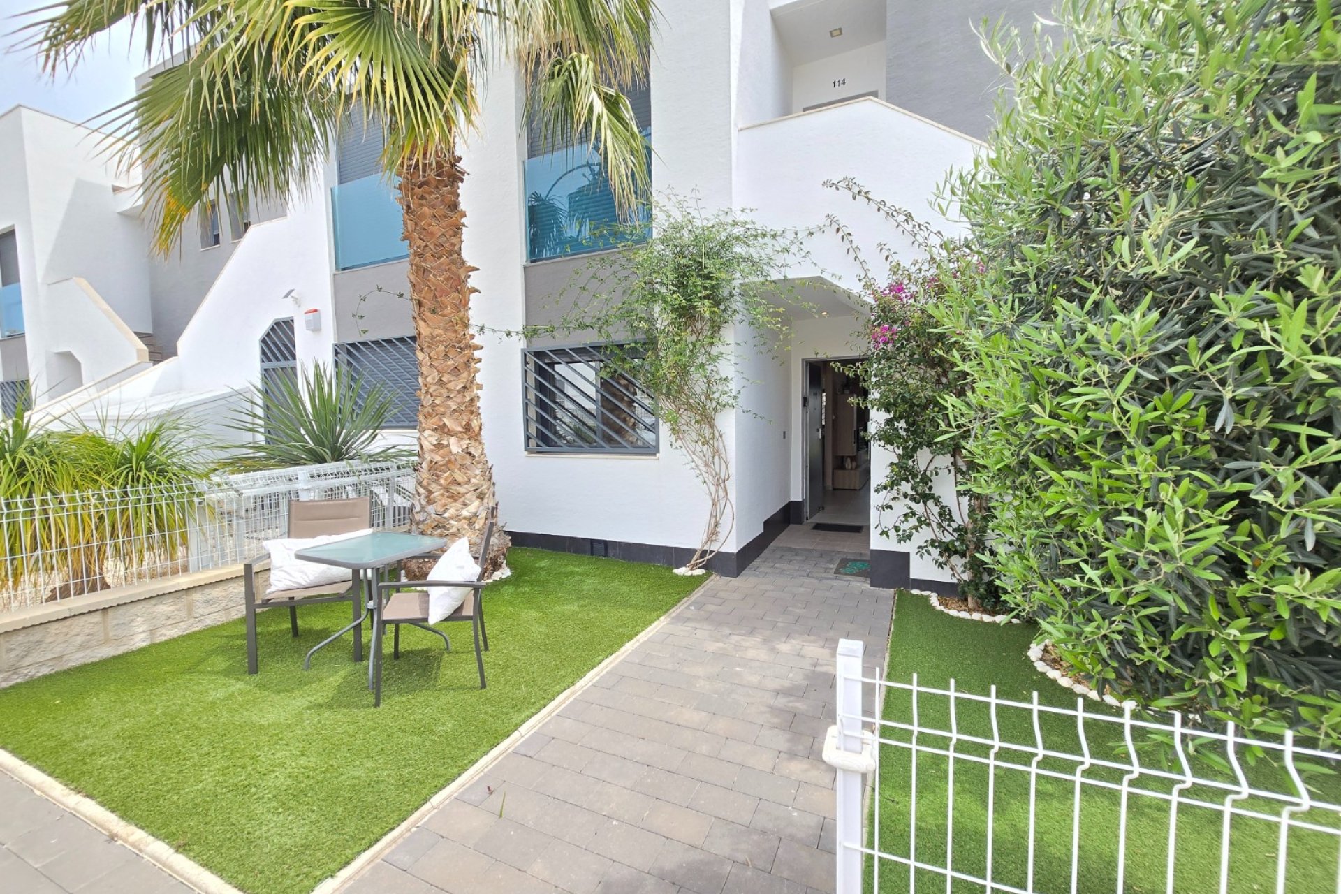 Återförsäljning - Apartment / Flat * -
Orihuela Costa * - Punta Prima *