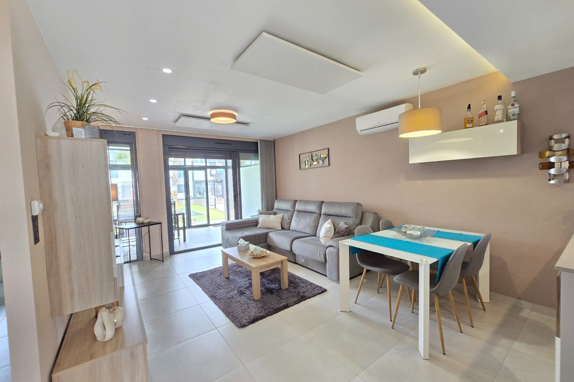 Återförsäljning - Apartment / Flat * -
Orihuela Costa * - Punta Prima *