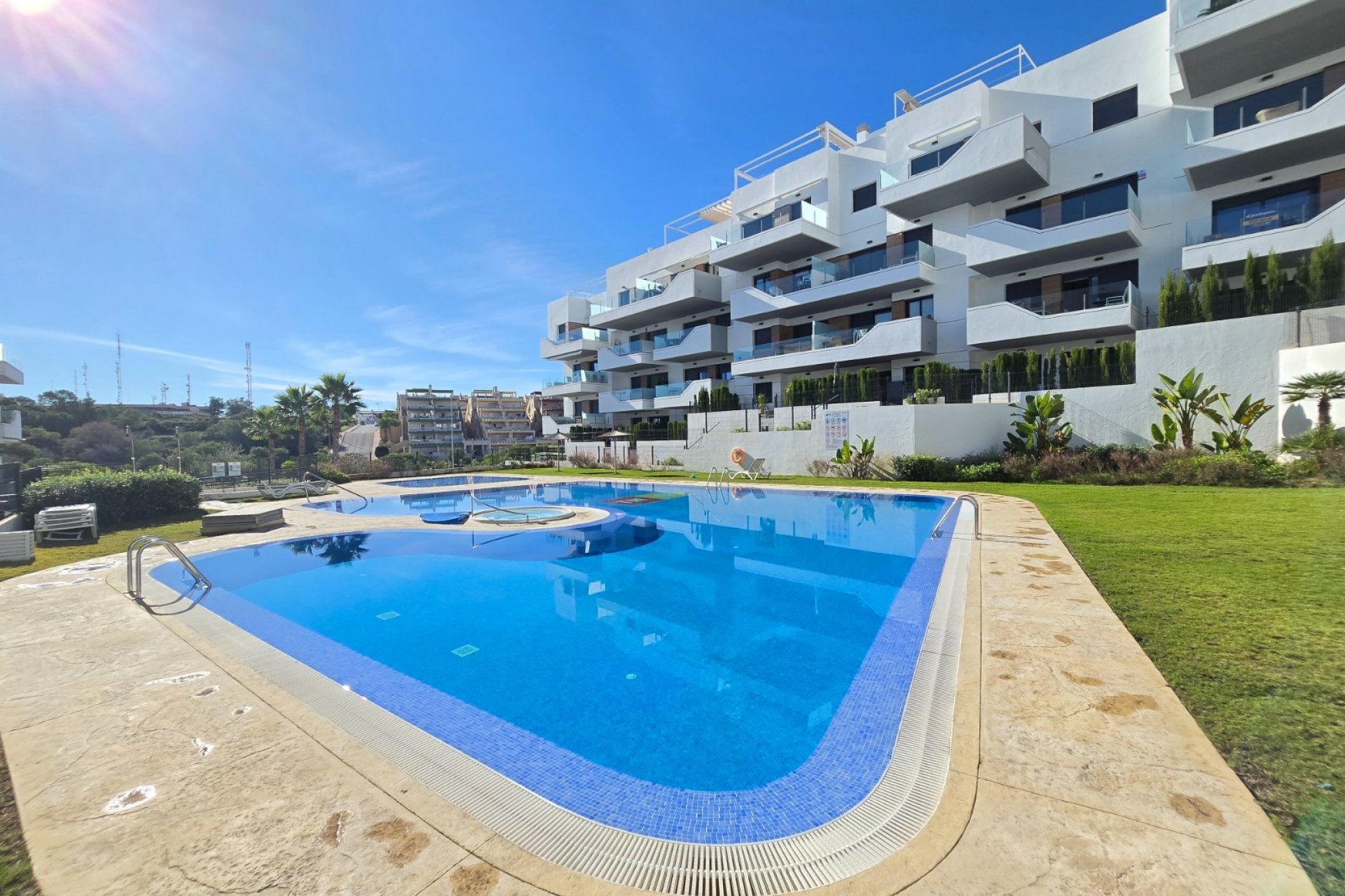 Återförsäljning - Apartment / Flat * -
Orihuela Costa - Villamartín *