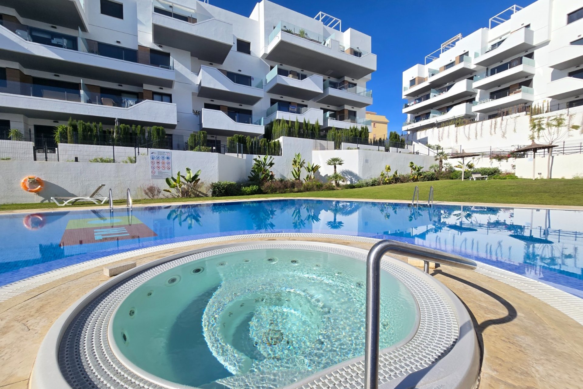 Återförsäljning - Apartment / Flat * -
Orihuela Costa - Villamartín *