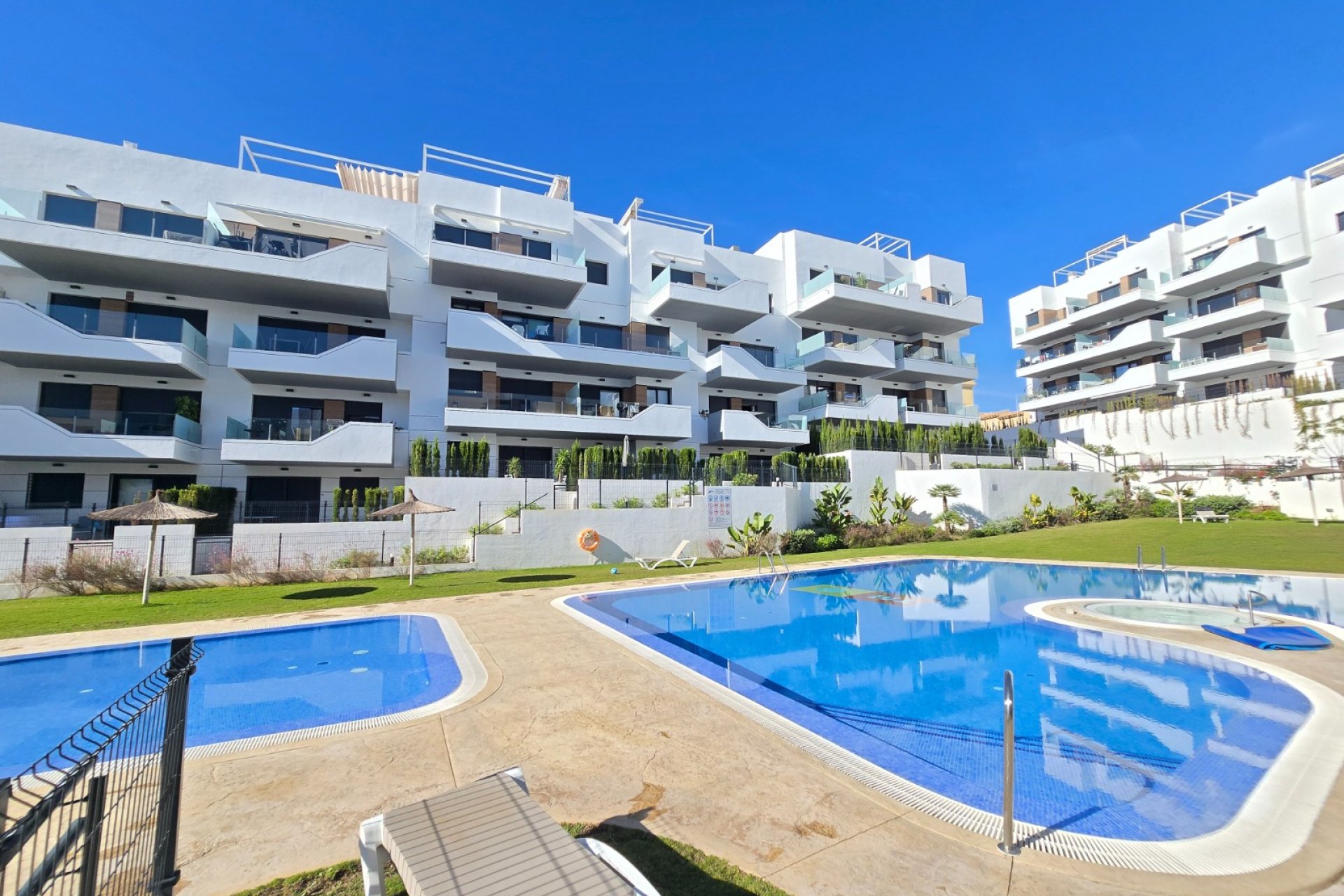 Återförsäljning - Apartment / Flat * -
Orihuela Costa * - Villamartín *