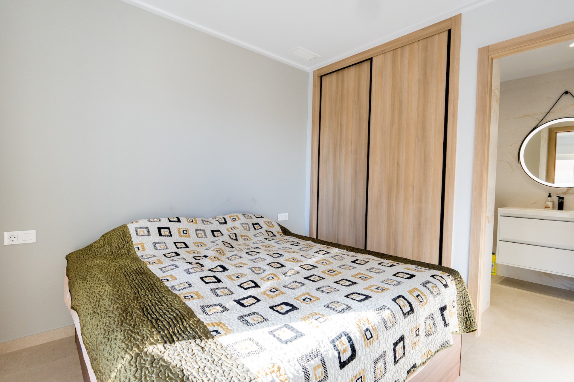 Återförsäljning - Apartment -
Guardamar - El Raso