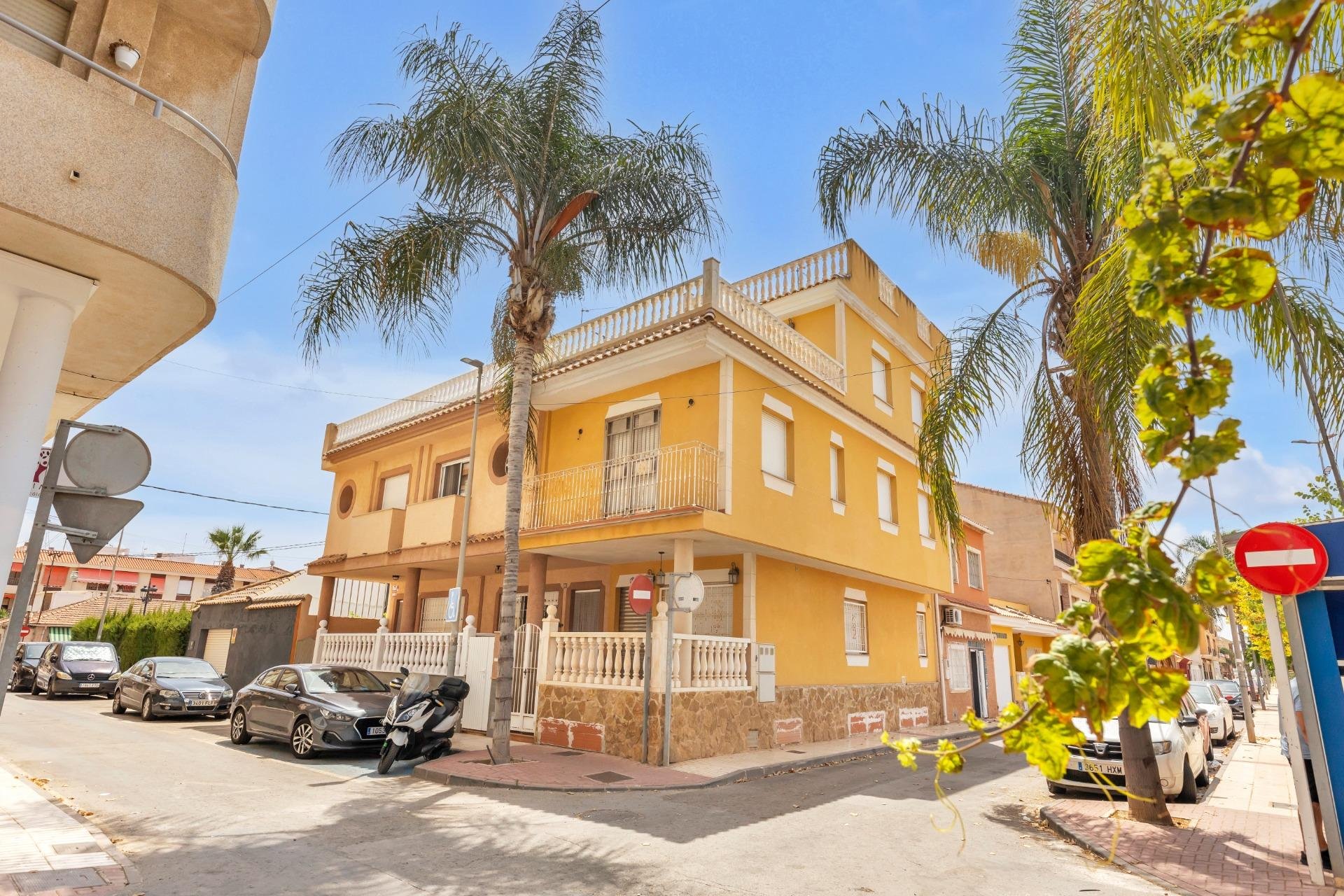Återförsäljning - Apartment -
Los Alcázares - Centro