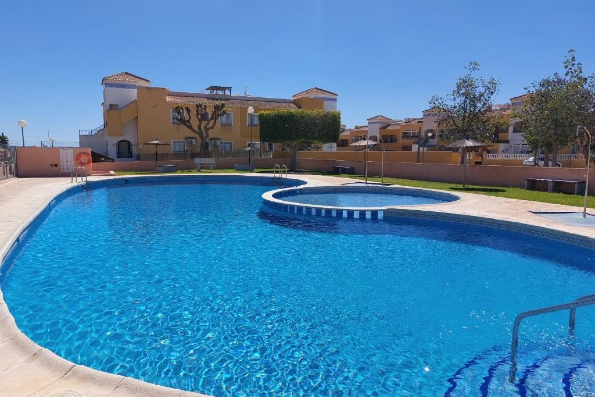 Återförsäljning - Apartment -
Los Montesinos - La Herrada