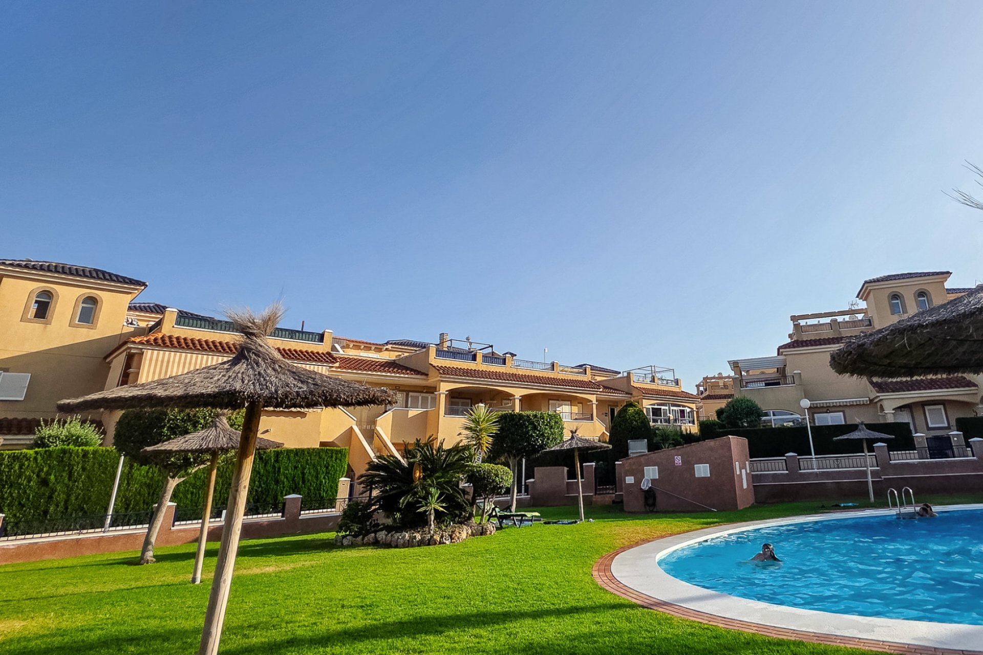 Återförsäljning - Apartment -
Mil Palmeras - Riomar