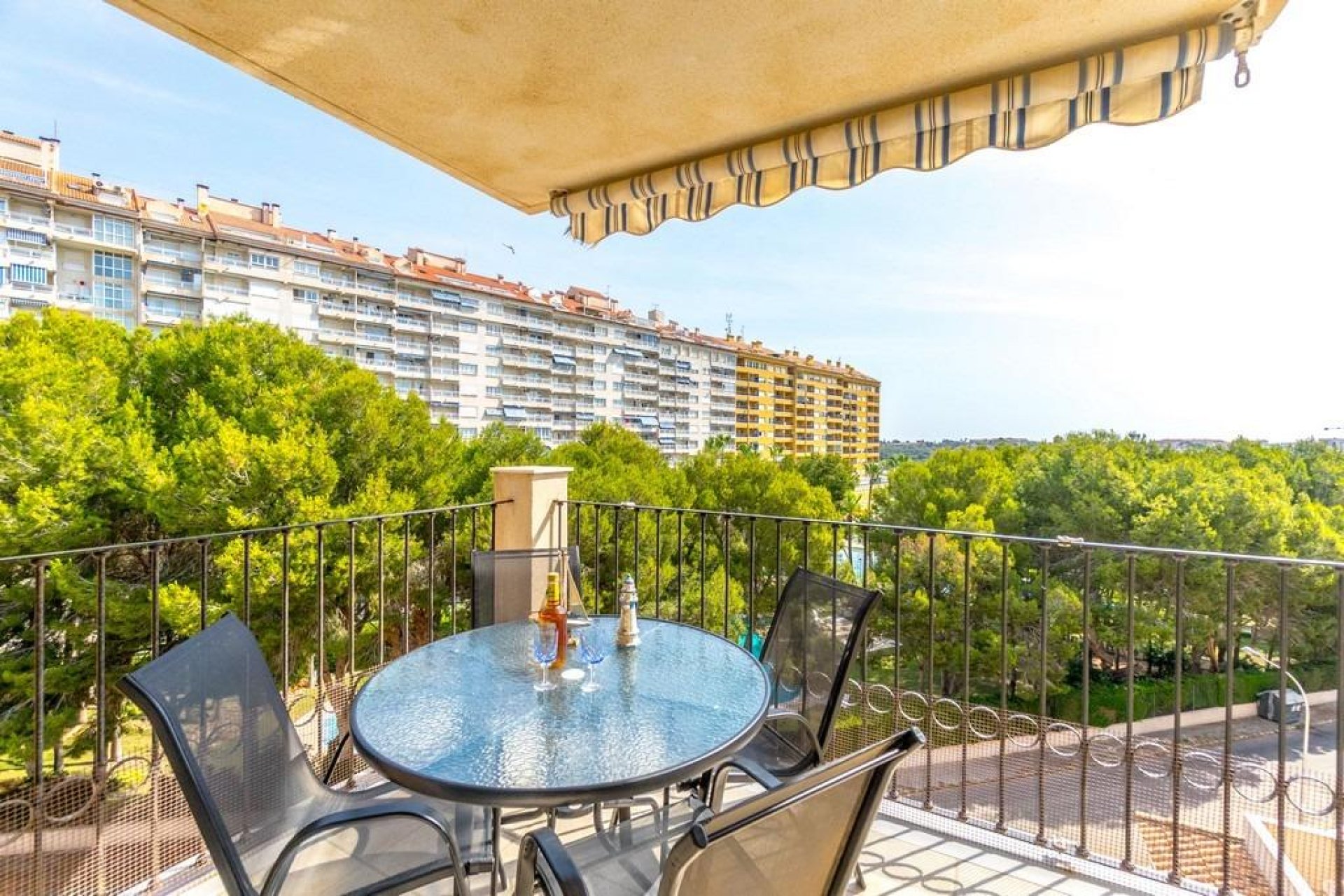 Återförsäljning - Apartment -
Orihuela Costa - Campoamor