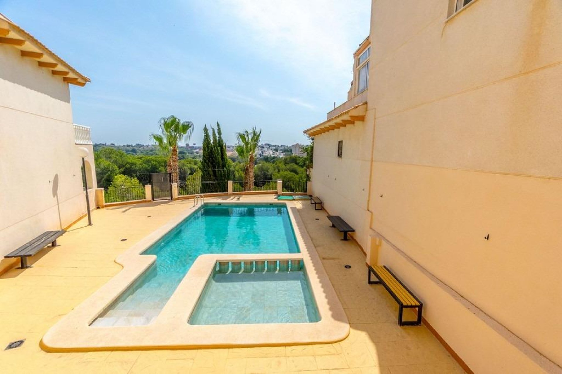 Återförsäljning - Apartment -
Orihuela Costa - Campoamor