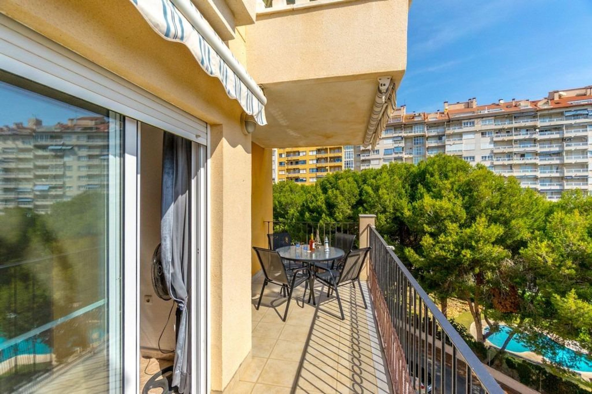 Återförsäljning - Apartment -
Orihuela Costa - Campoamor