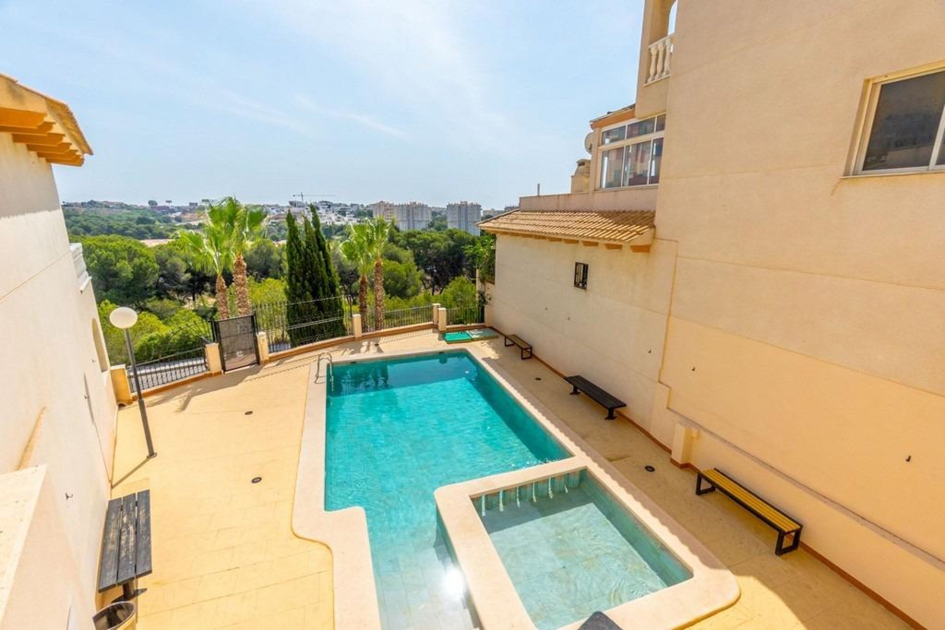Återförsäljning - Apartment -
Orihuela Costa - Campoamor