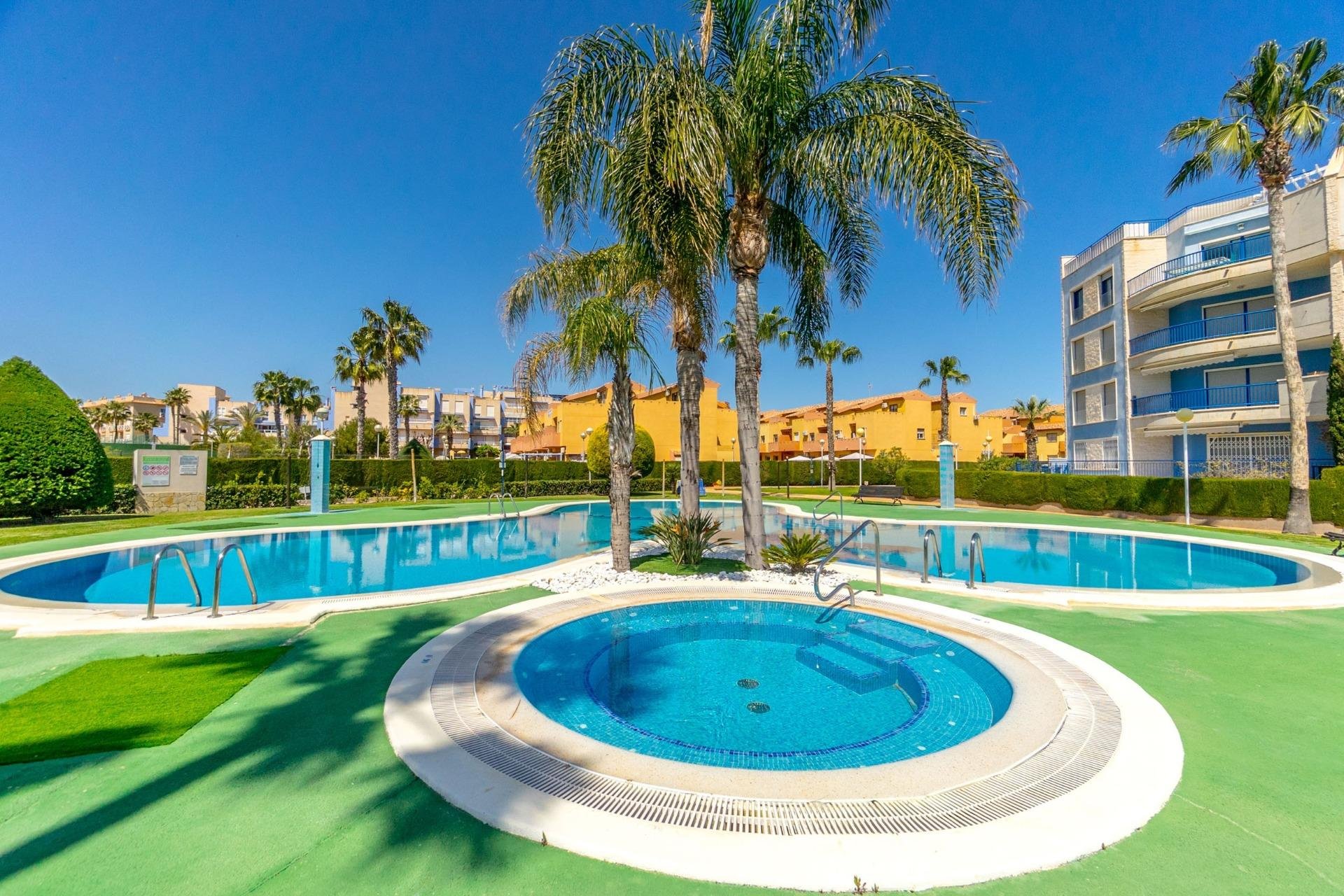 Återförsäljning - Apartment -
Orihuela Costa - Campoamor