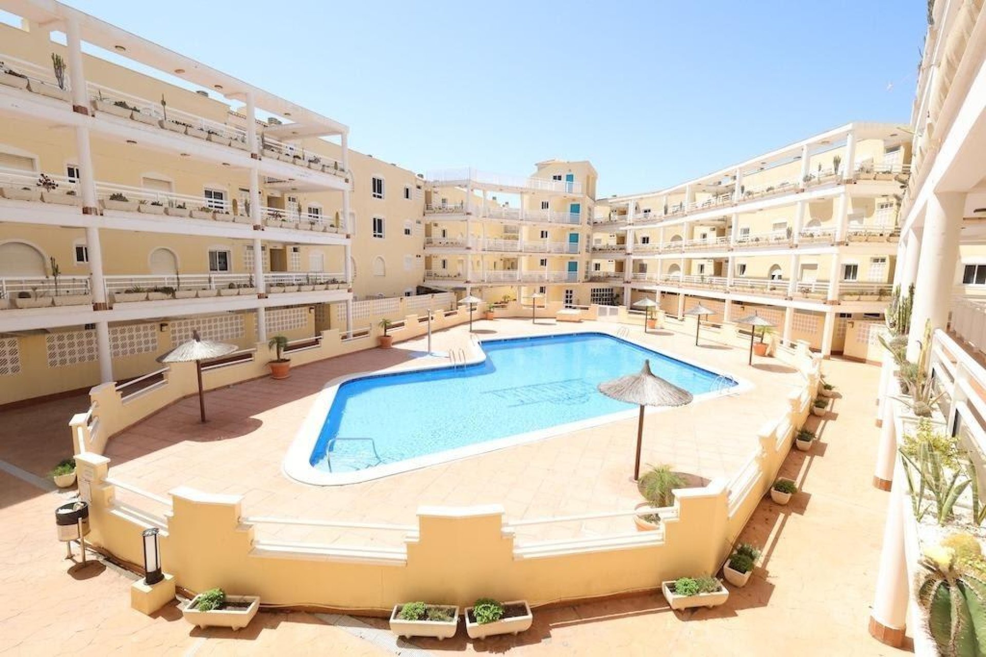 Återförsäljning - Apartment -
Orihuela Costa - Campoamor