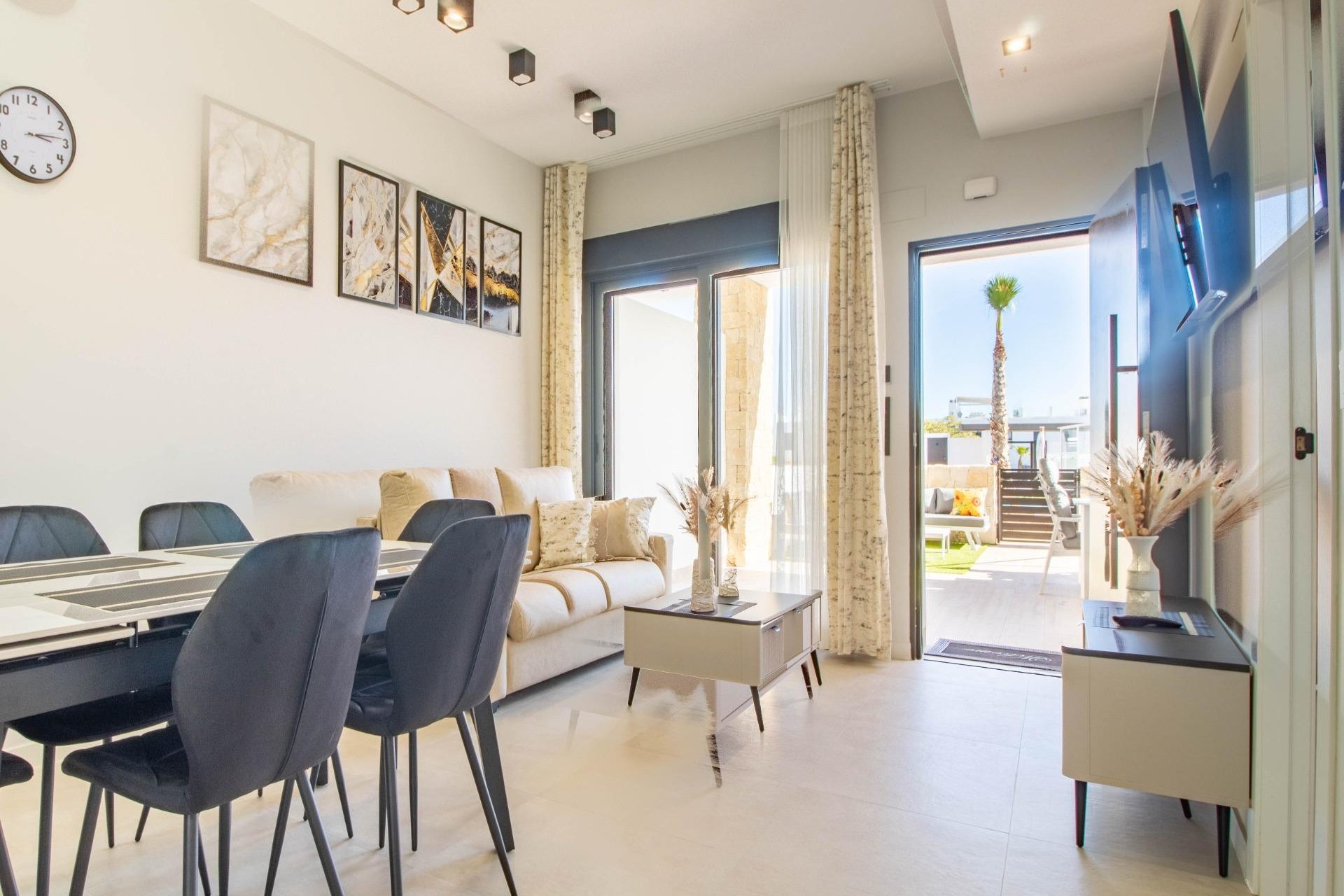 Återförsäljning - Apartment -
Orihuela Costa - Punta Prima