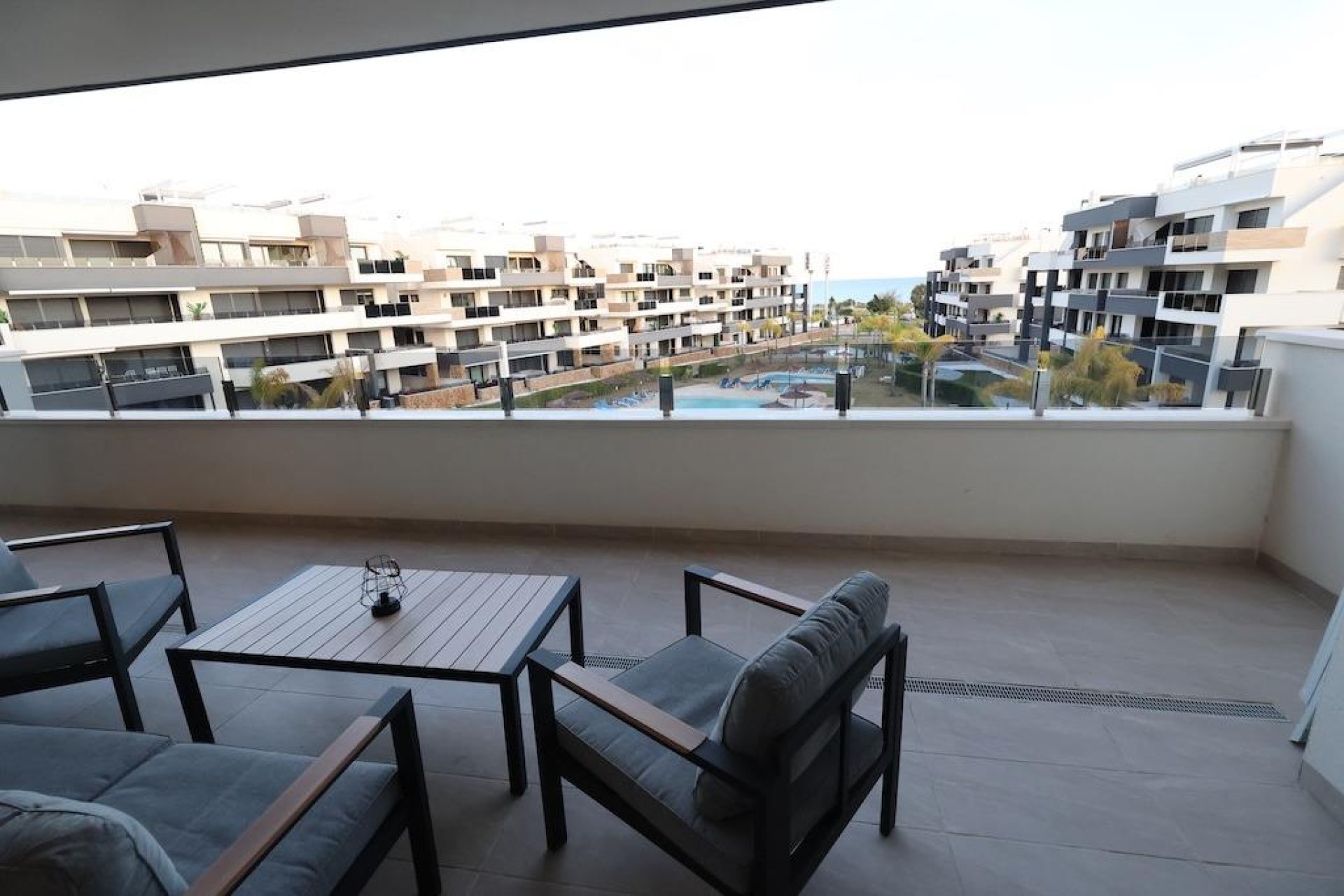 Återförsäljning - Apartment -
Orihuela Costa - Punta Prima
