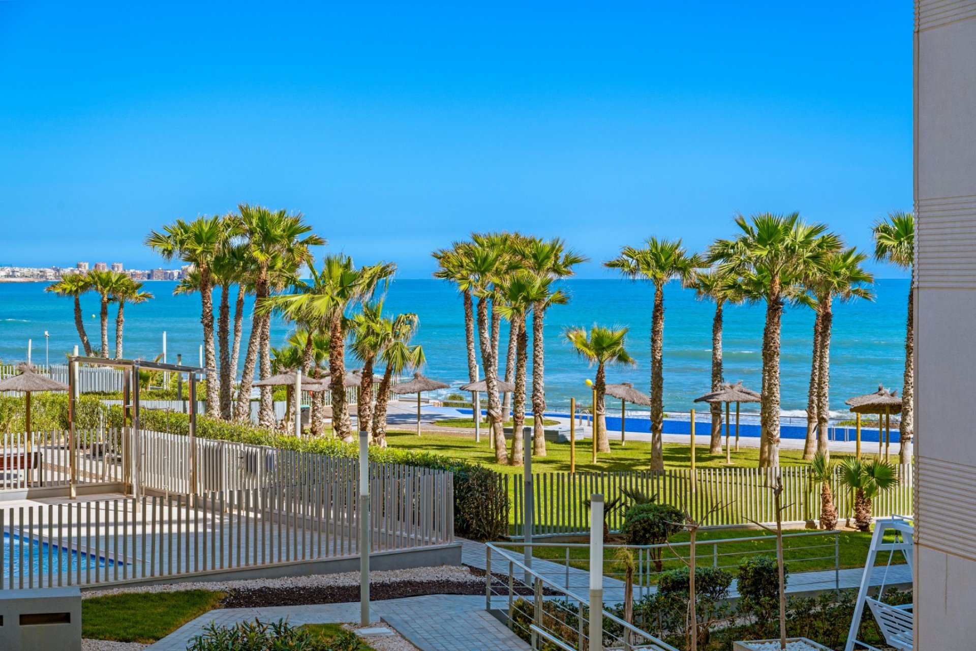 Återförsäljning - Apartment -
Orihuela Costa - Punta Prima