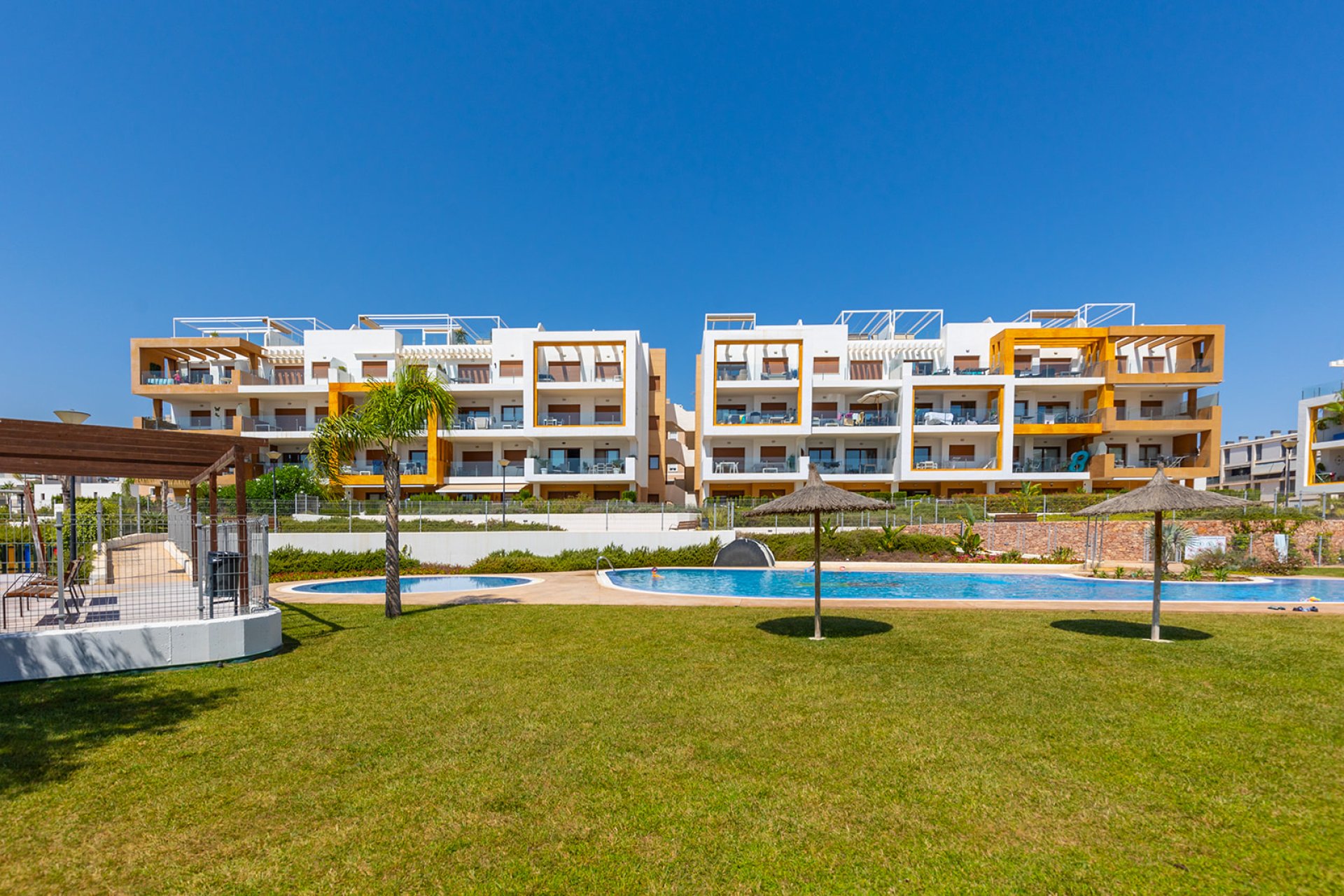 Återförsäljning - Apartment -
Orihuela Costa - Villamartín-Las Filipinas