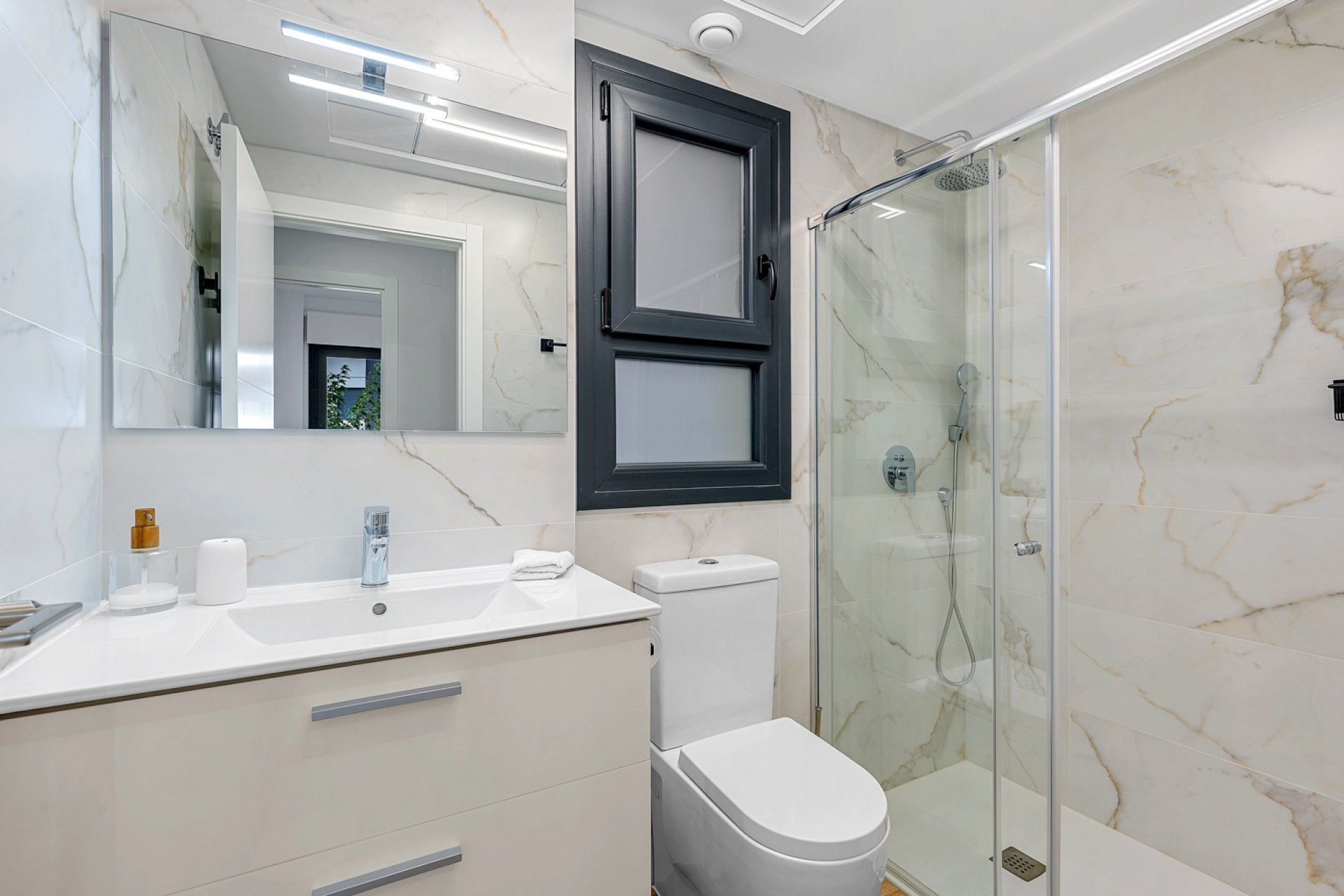 Återförsäljning - Apartment -
Orihuela Costa - Villamartín