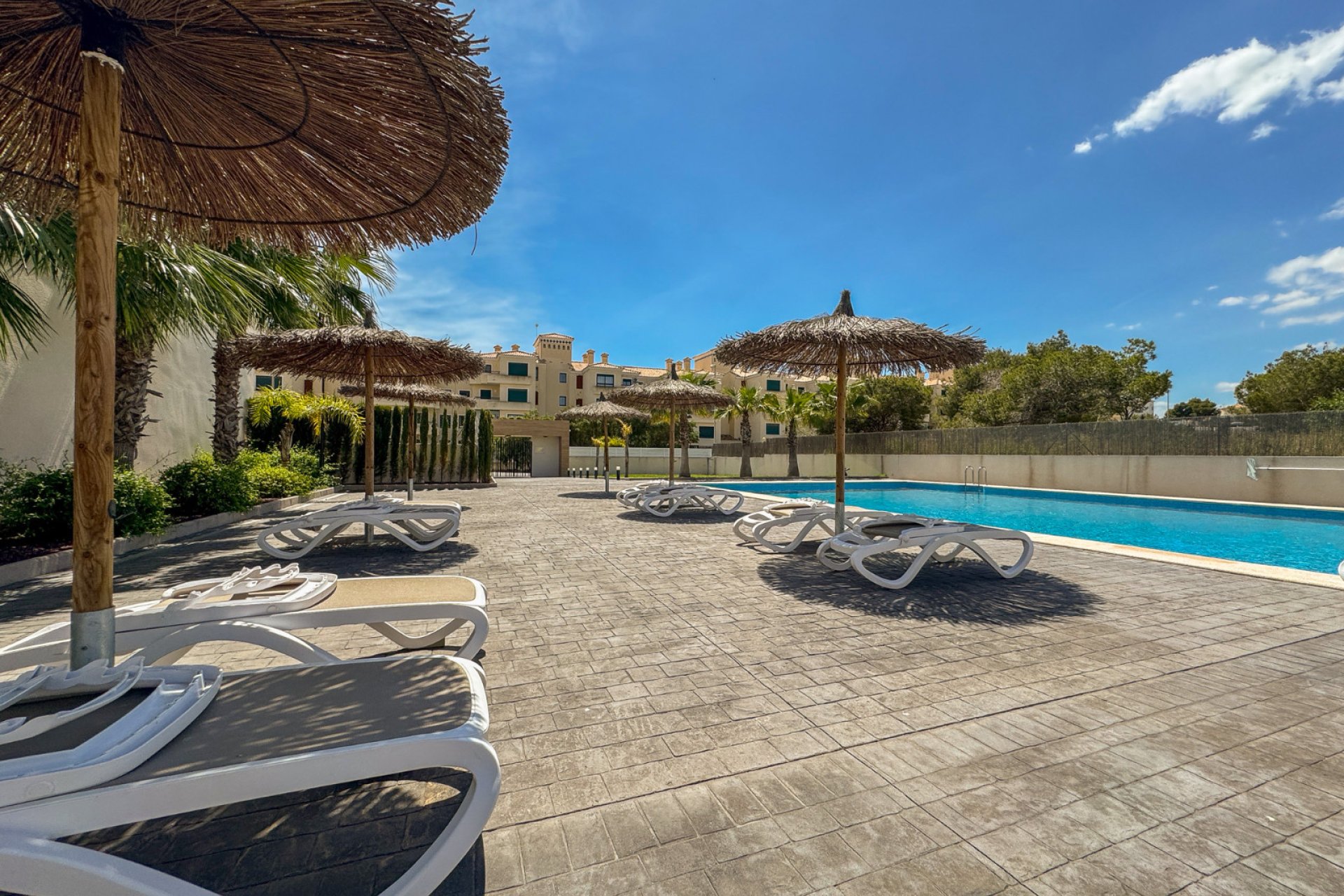 Återförsäljning - Apartment -
Orihuela Costa - Villamartín