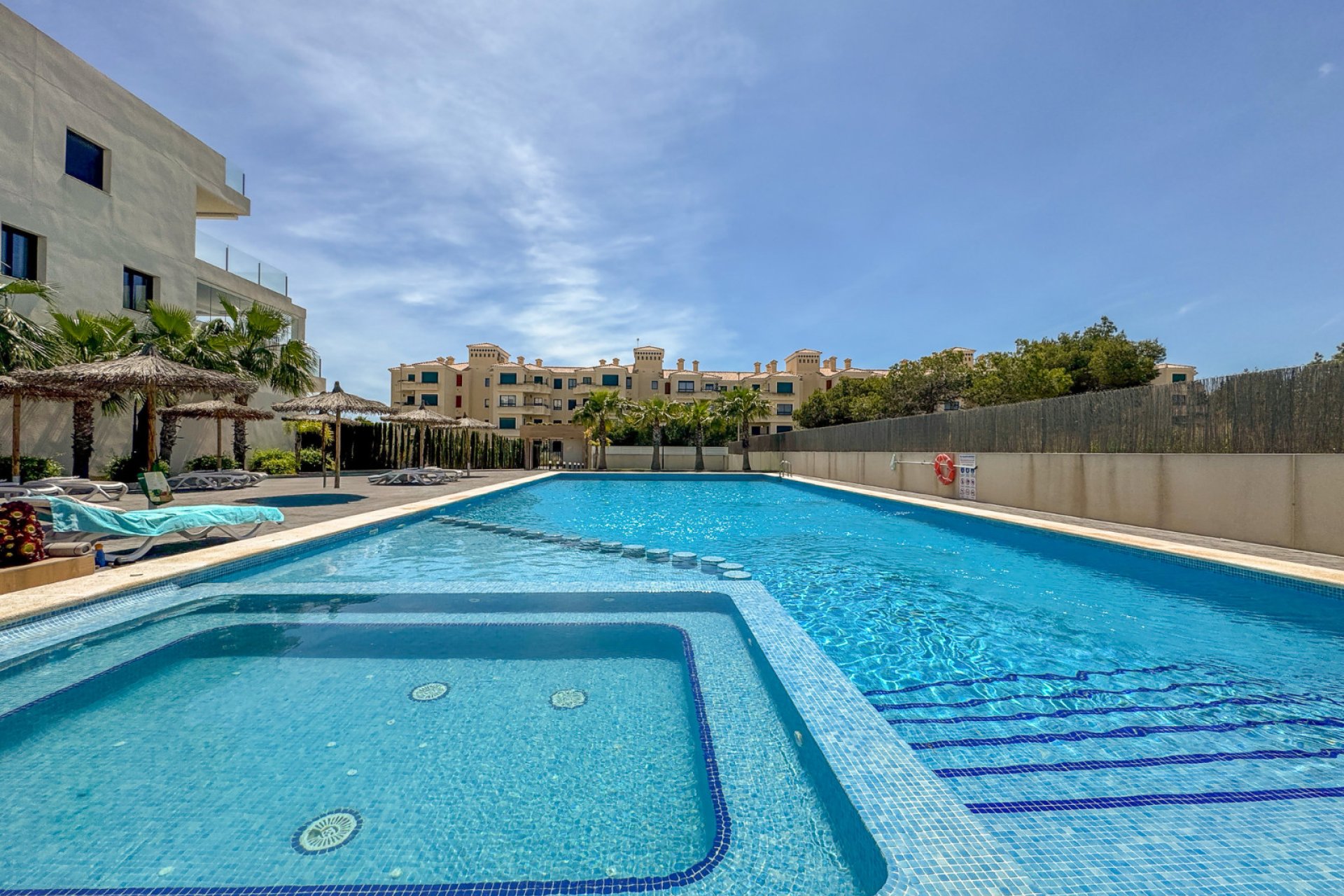Återförsäljning - Apartment -
Orihuela Costa - Villamartín