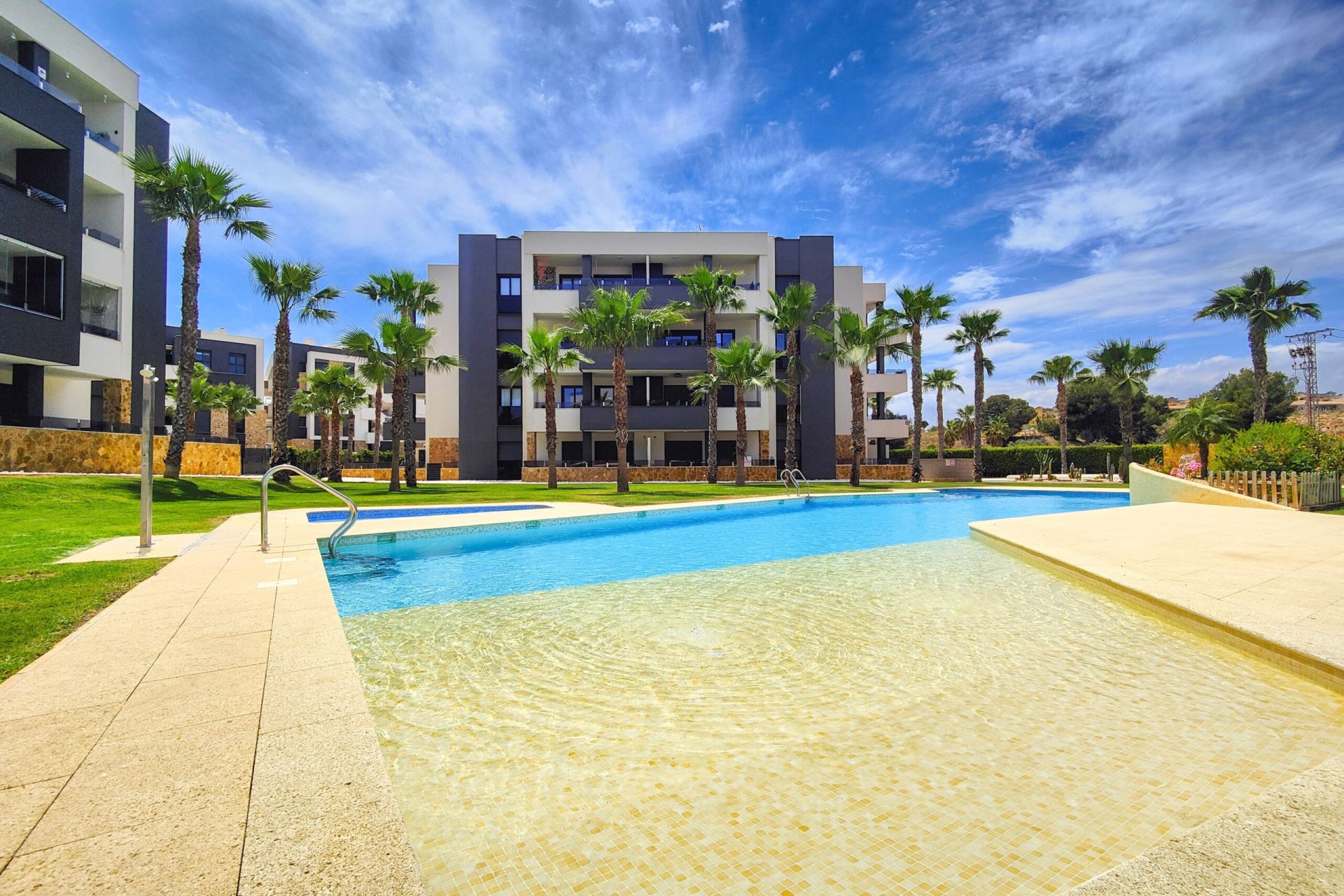 Återförsäljning - Apartment -
Orihuela Costa