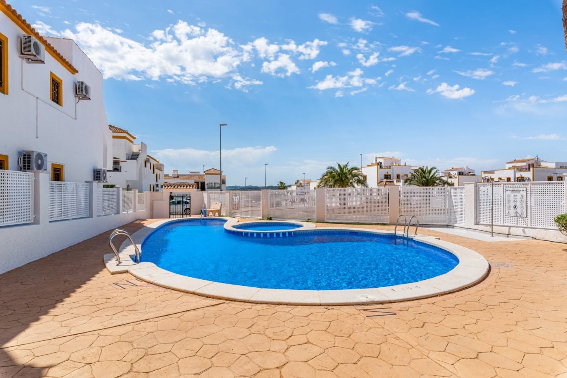 Återförsäljning - Apartment -
Orihuela - Entre Naranjos Vistabella