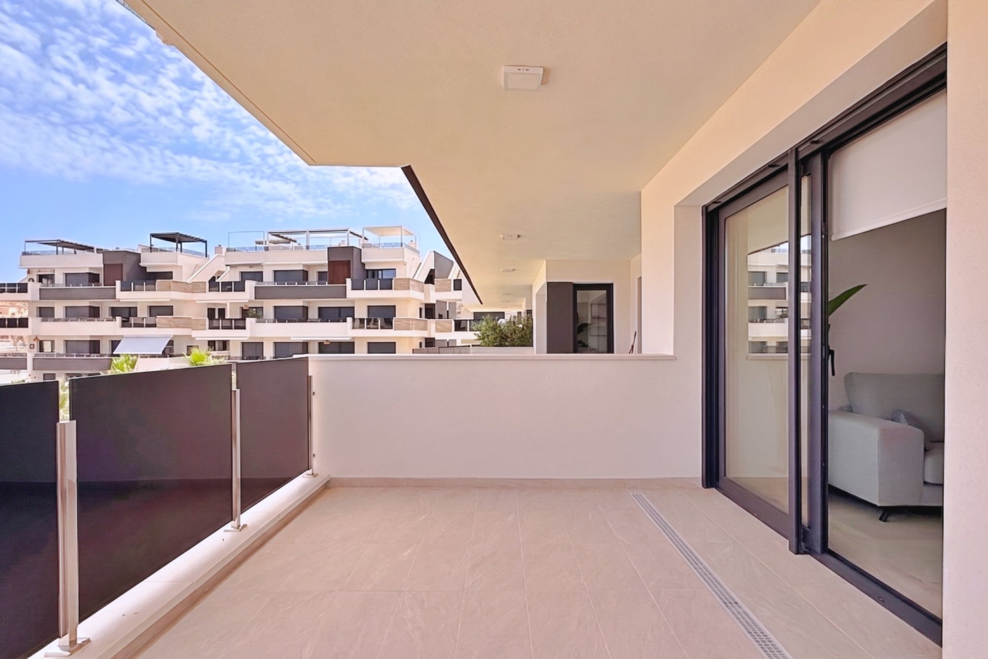 Återförsäljning - Apartment -
Orihuela - Orihuela Costa