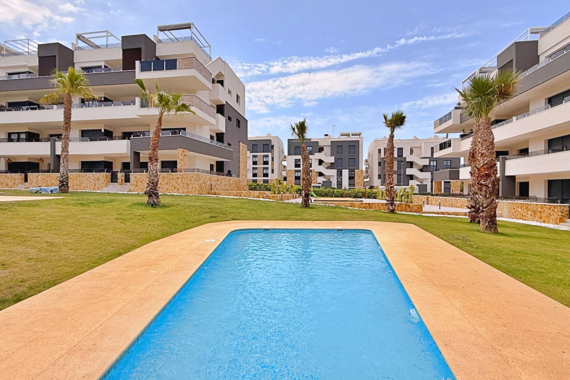 Återförsäljning - Apartment -
Orihuela - Orihuela Costa