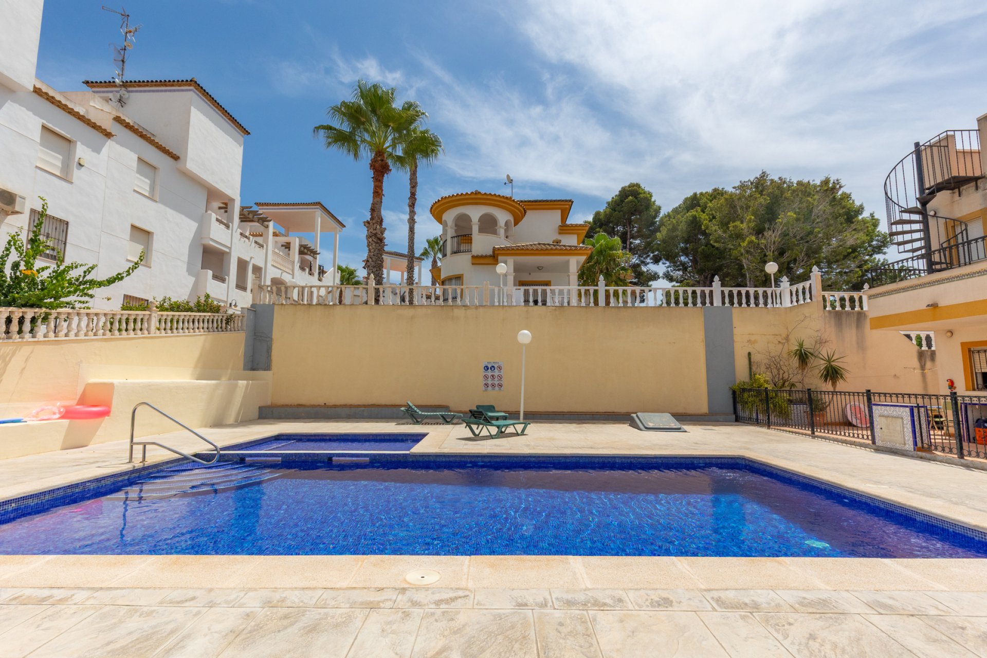 Återförsäljning - Apartment -
Orihuela - Villamartin