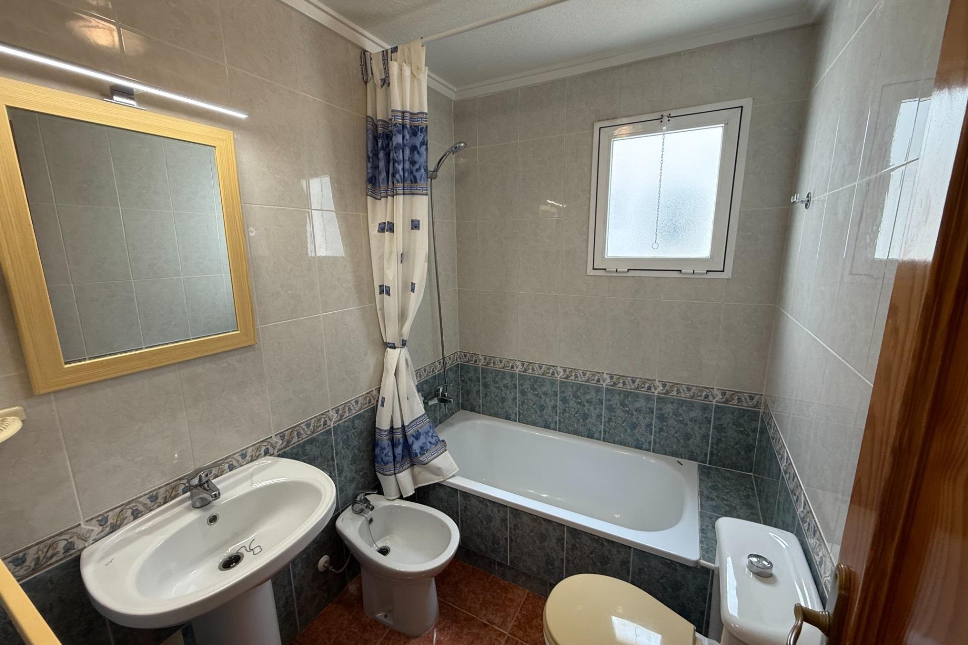 Återförsäljning - Apartment -
Torrevieja - Estacion de autobuses