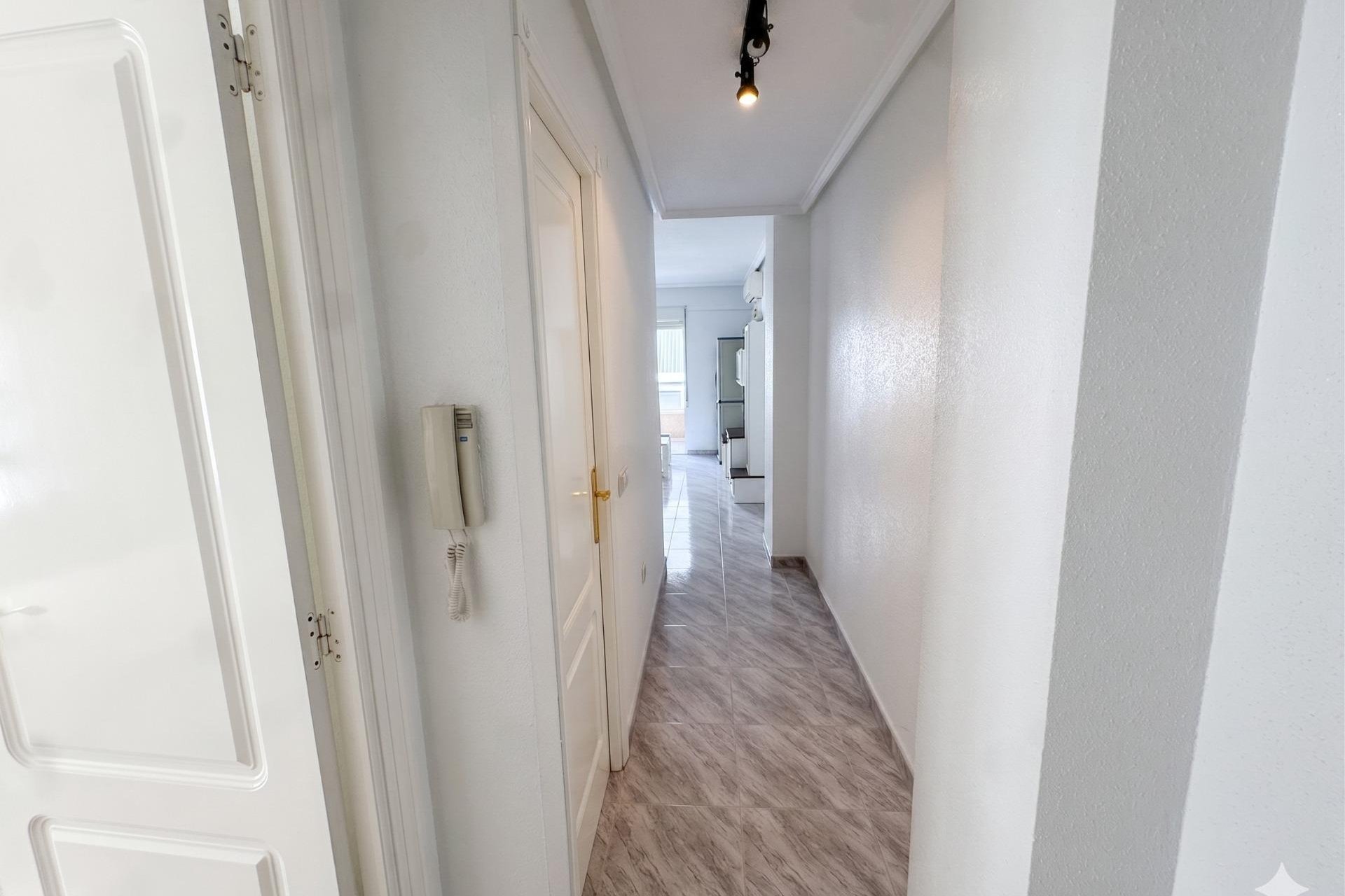 Återförsäljning - Apartment -
Torrevieja - Estacion de autobuses