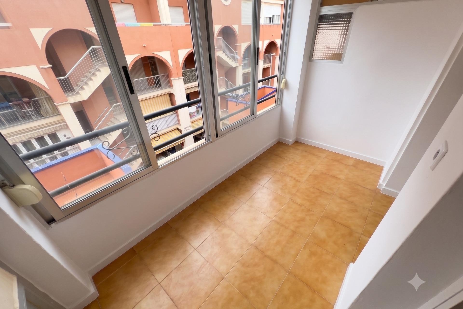 Återförsäljning - Apartment -
Torrevieja - La Mata