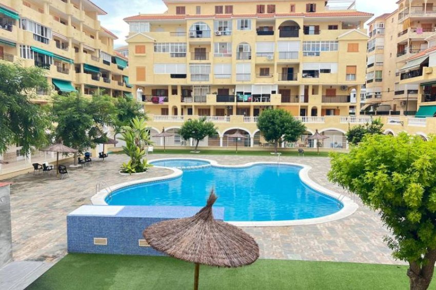 Återförsäljning - Apartment -
Torrevieja - La Mata